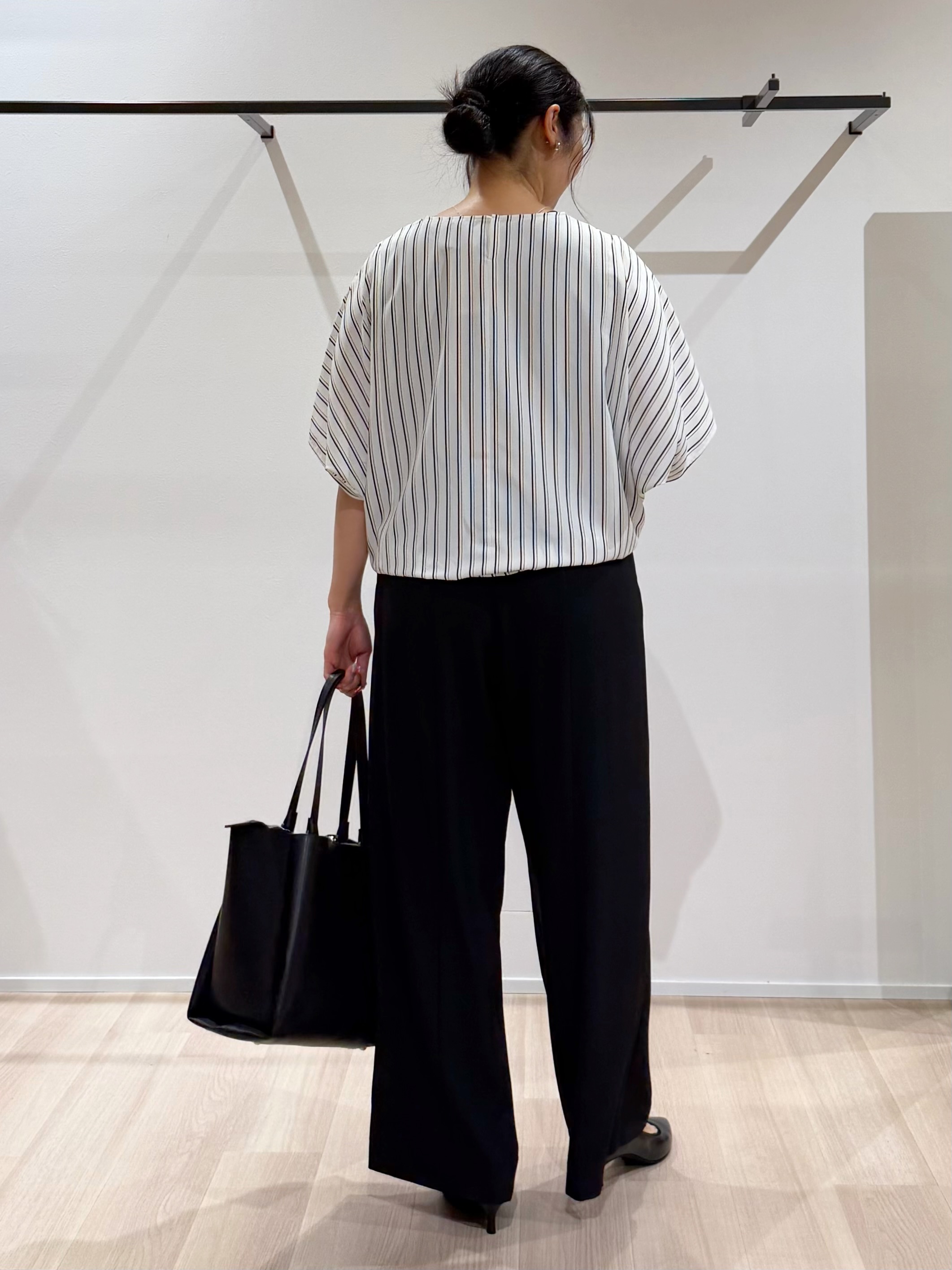TOMOMIさんの「UNTITLED｜【UVケア／接触冷感】ジョーゼットドルマンブラウス」を使ったコーディネート