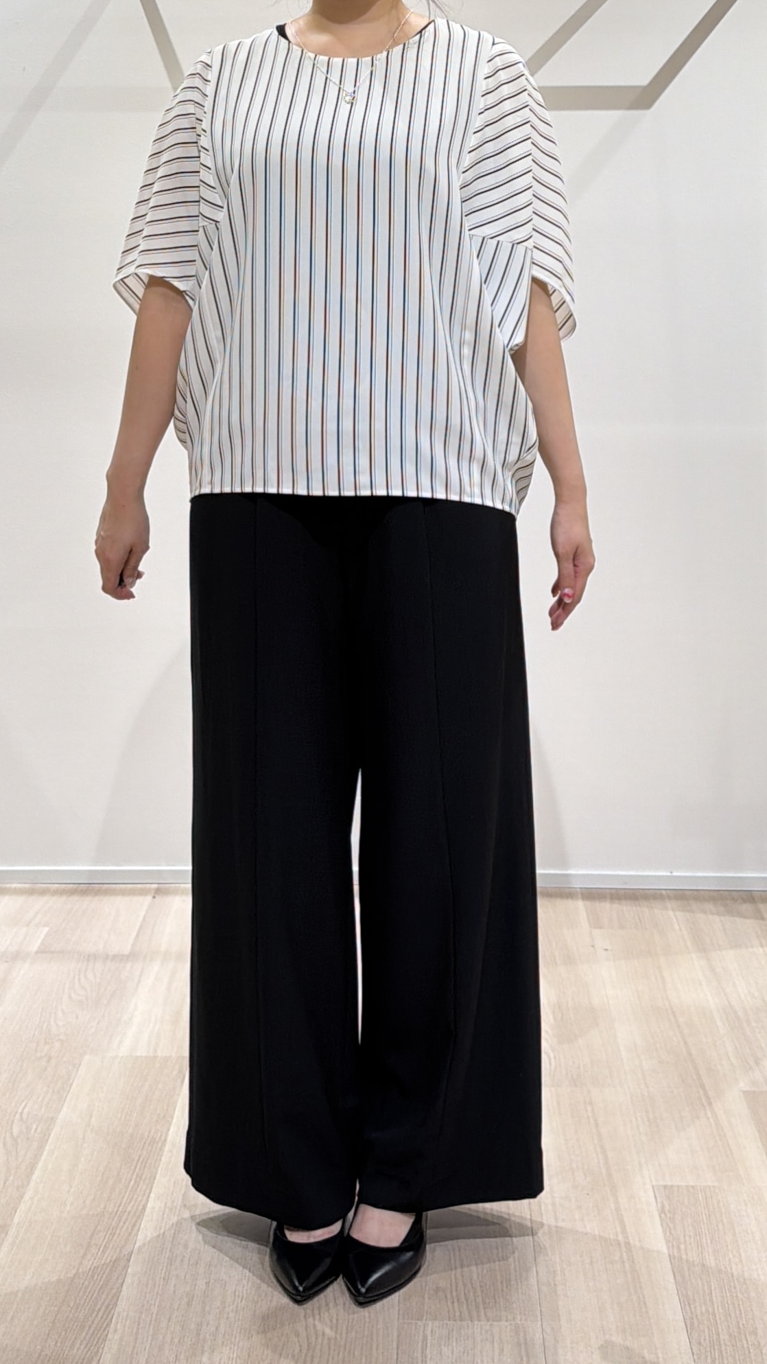 TOMOMIさんの「UNTITLED｜【UVケア／接触冷感】ジョーゼットドルマンブラウス」を使ったコーディネート