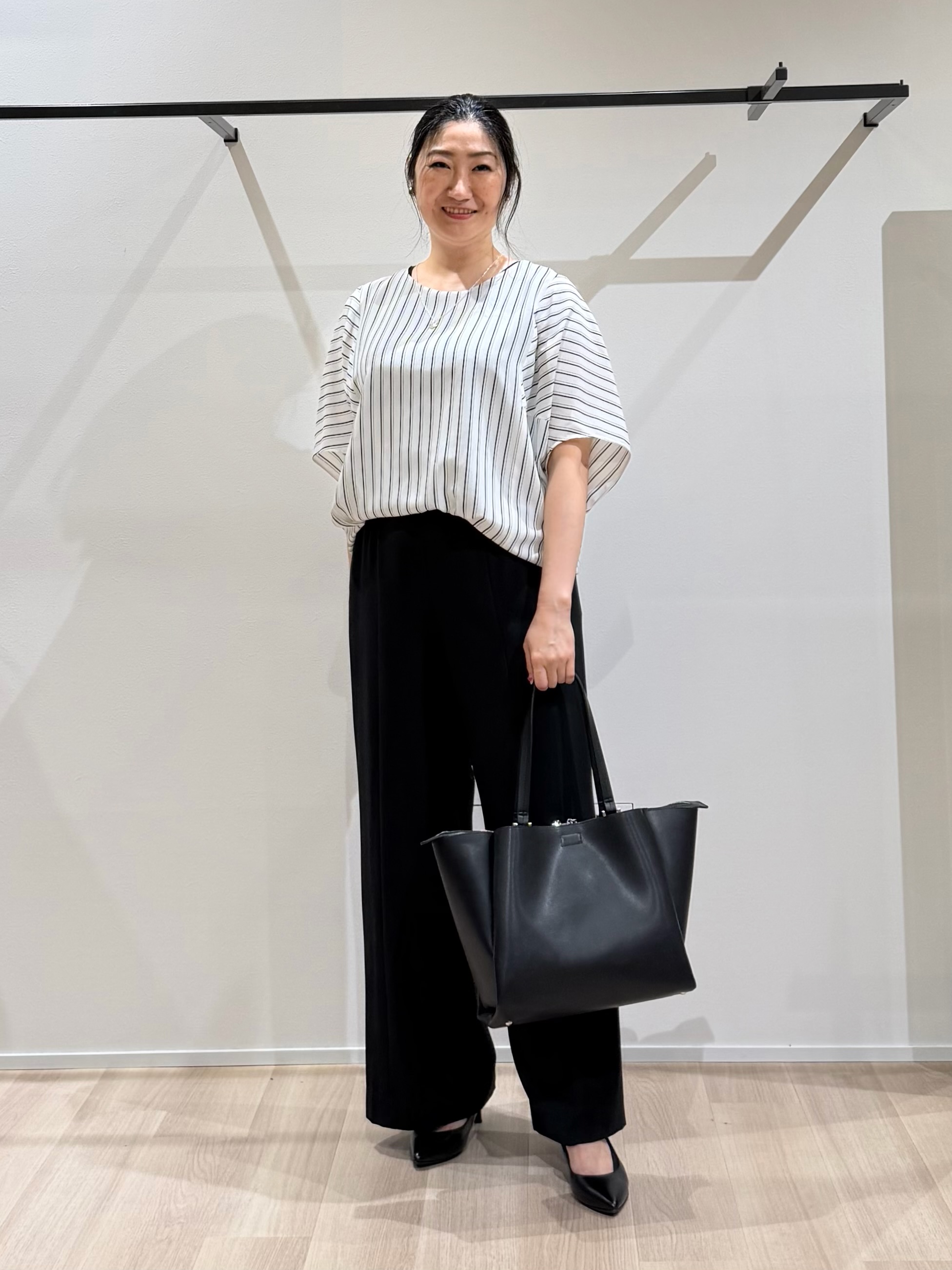 TOMOMIさんの「UNTITLED｜【UVケア／接触冷感】ジョーゼットドルマンブラウス」を使ったコーディネート