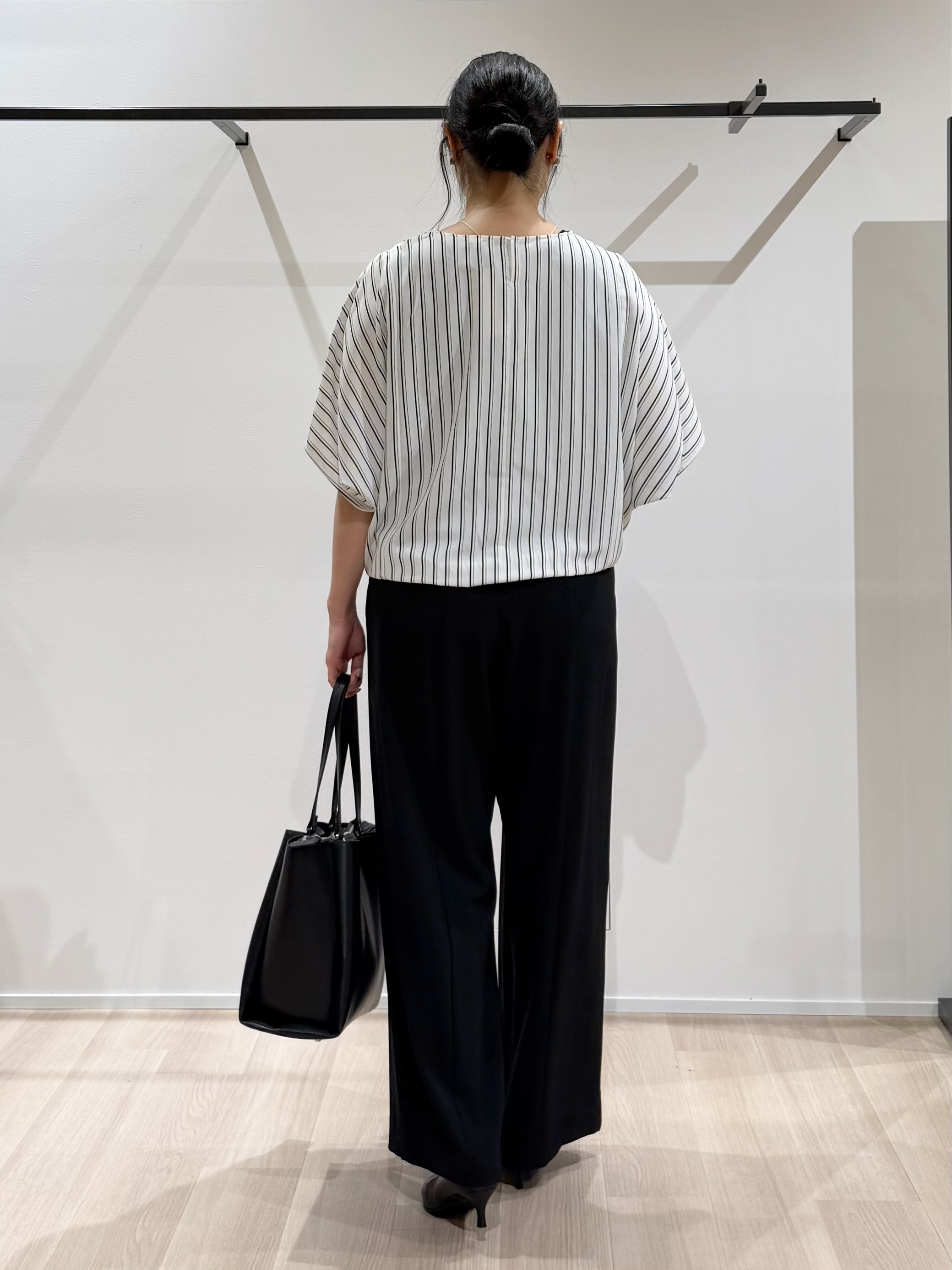 TOMOMIさんの「UNTITLED｜【UVケア／接触冷感】ジョーゼットドルマンブラウス」を使ったコーディネート