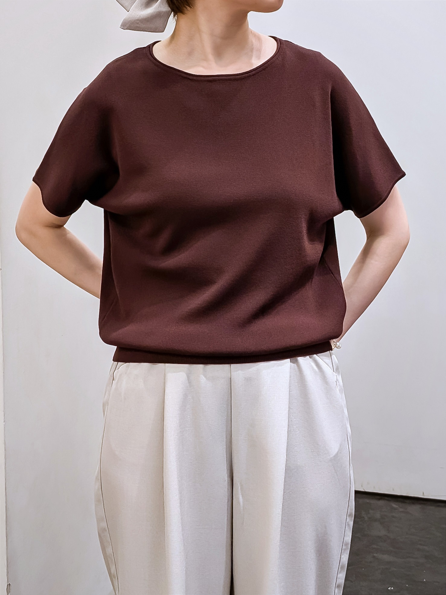 やまちゃんさんの「grove｜【シリーズ累計36万枚！名品ニット】やわらかドライタッチ ドルマンニット」を使ったコーディネート