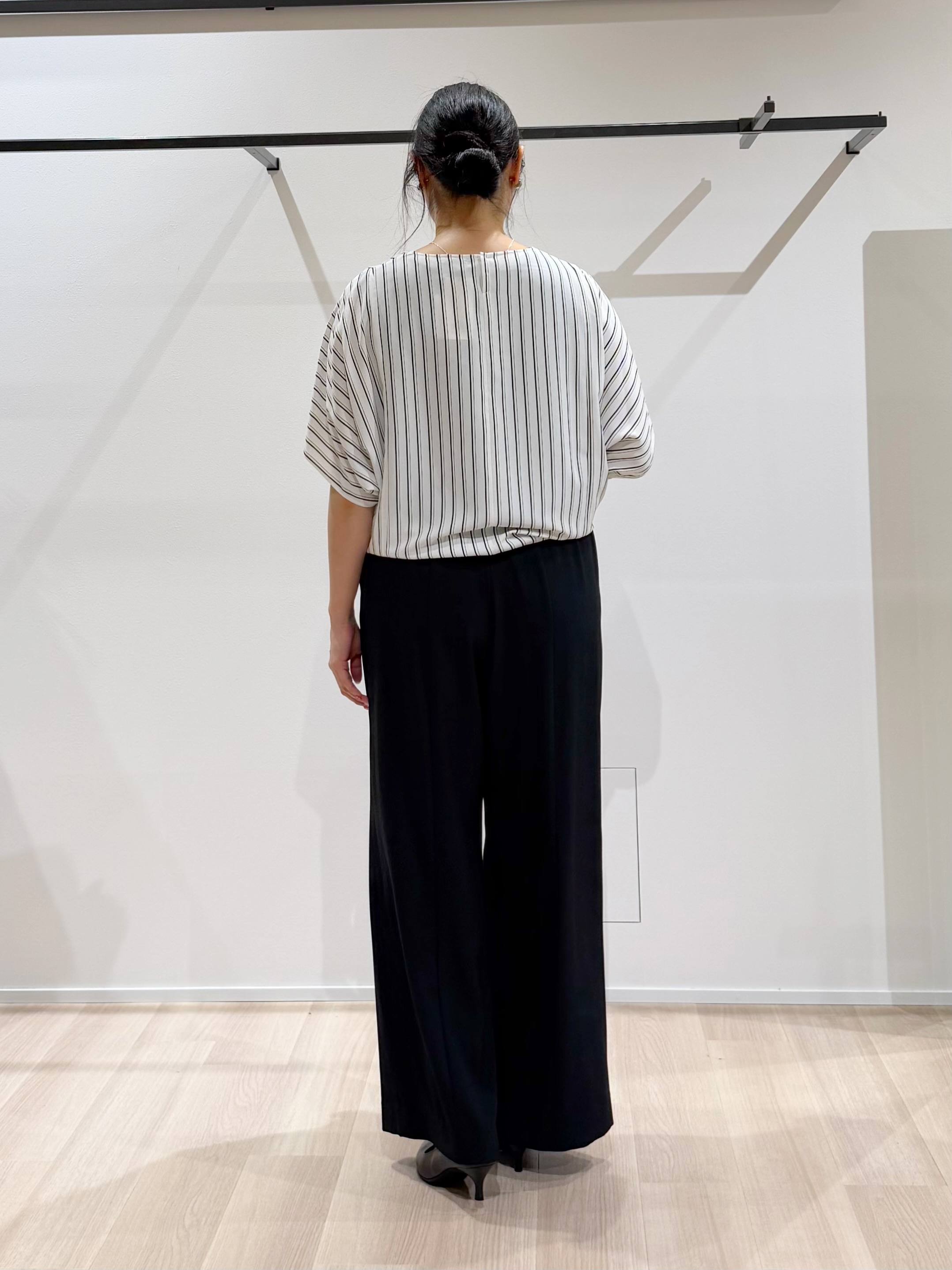 TOMOMIさんの「UNTITLED｜【UVケア／接触冷感】ジョーゼットドルマンブラウス」を使ったコーディネート