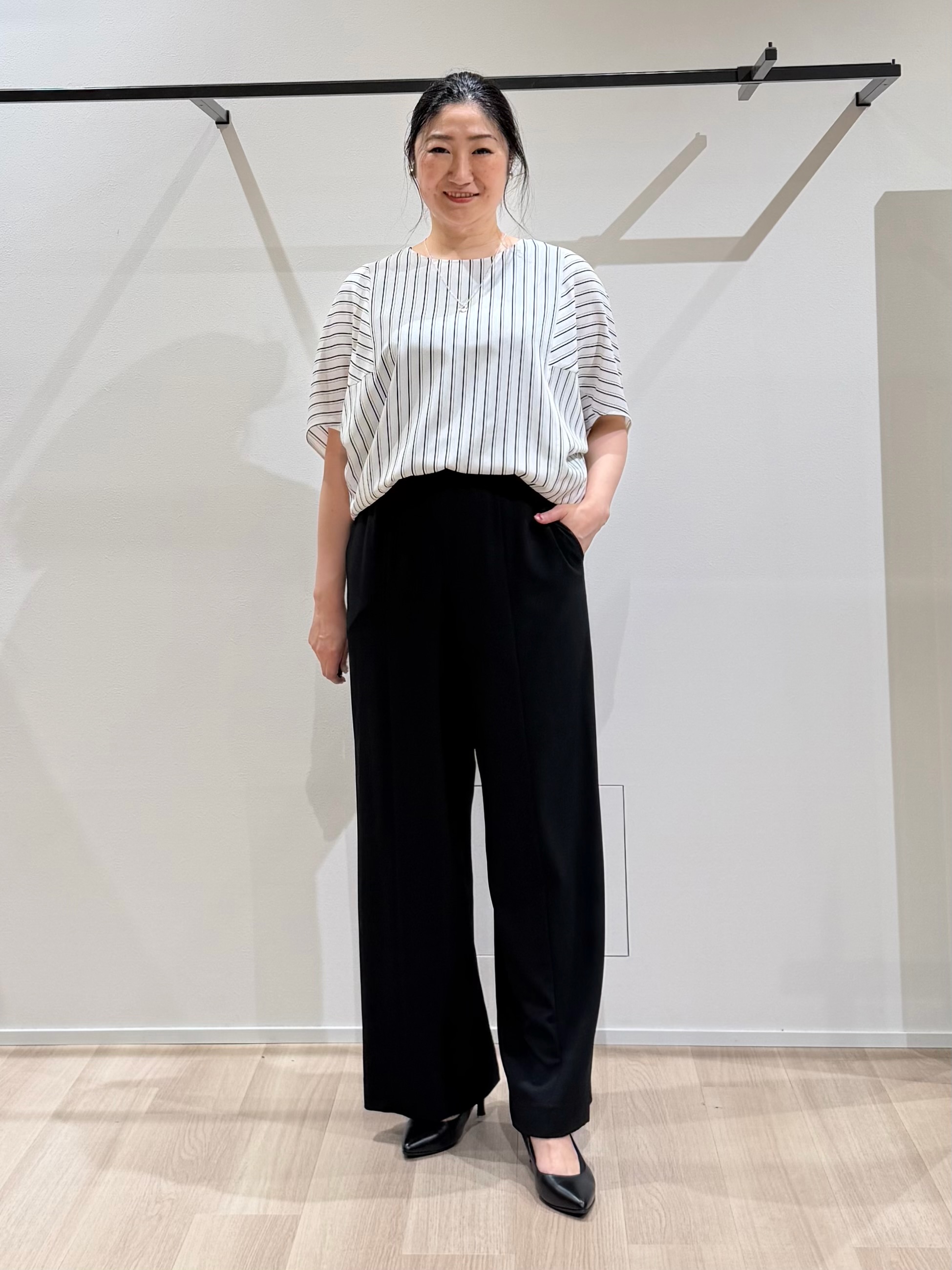 TOMOMIさんの「UNTITLED｜【UVケア／接触冷感】ジョーゼットドルマンブラウス」を使ったコーディネート
