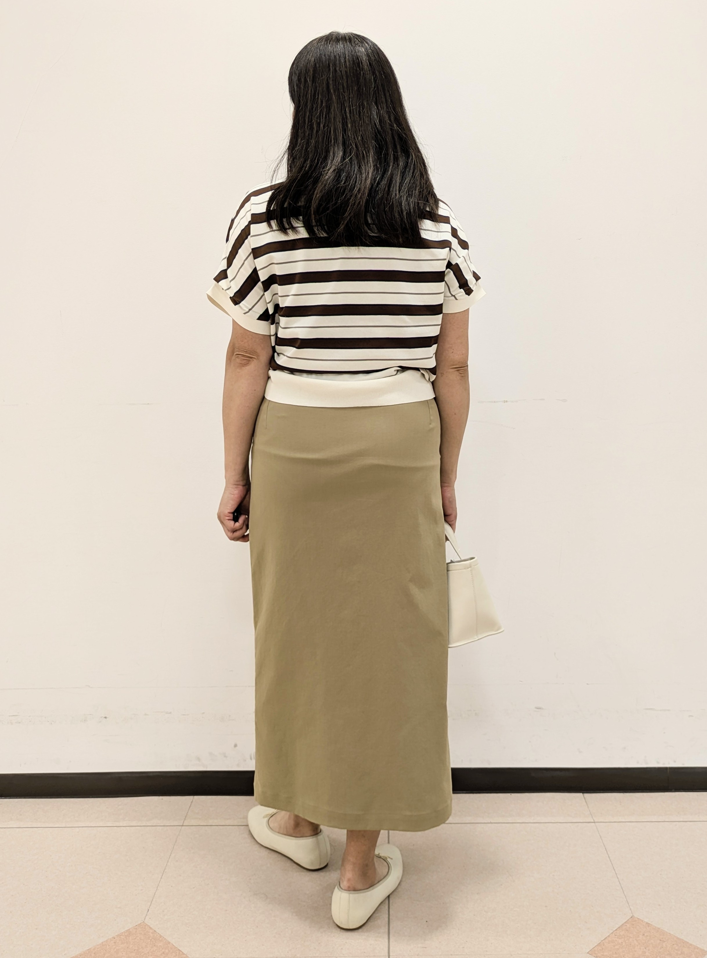 ともさんの「UNTITLED｜【きれいに体型カバー/前後2WAY】ドライタッチコットンプルオーバー」を使ったコーディネート