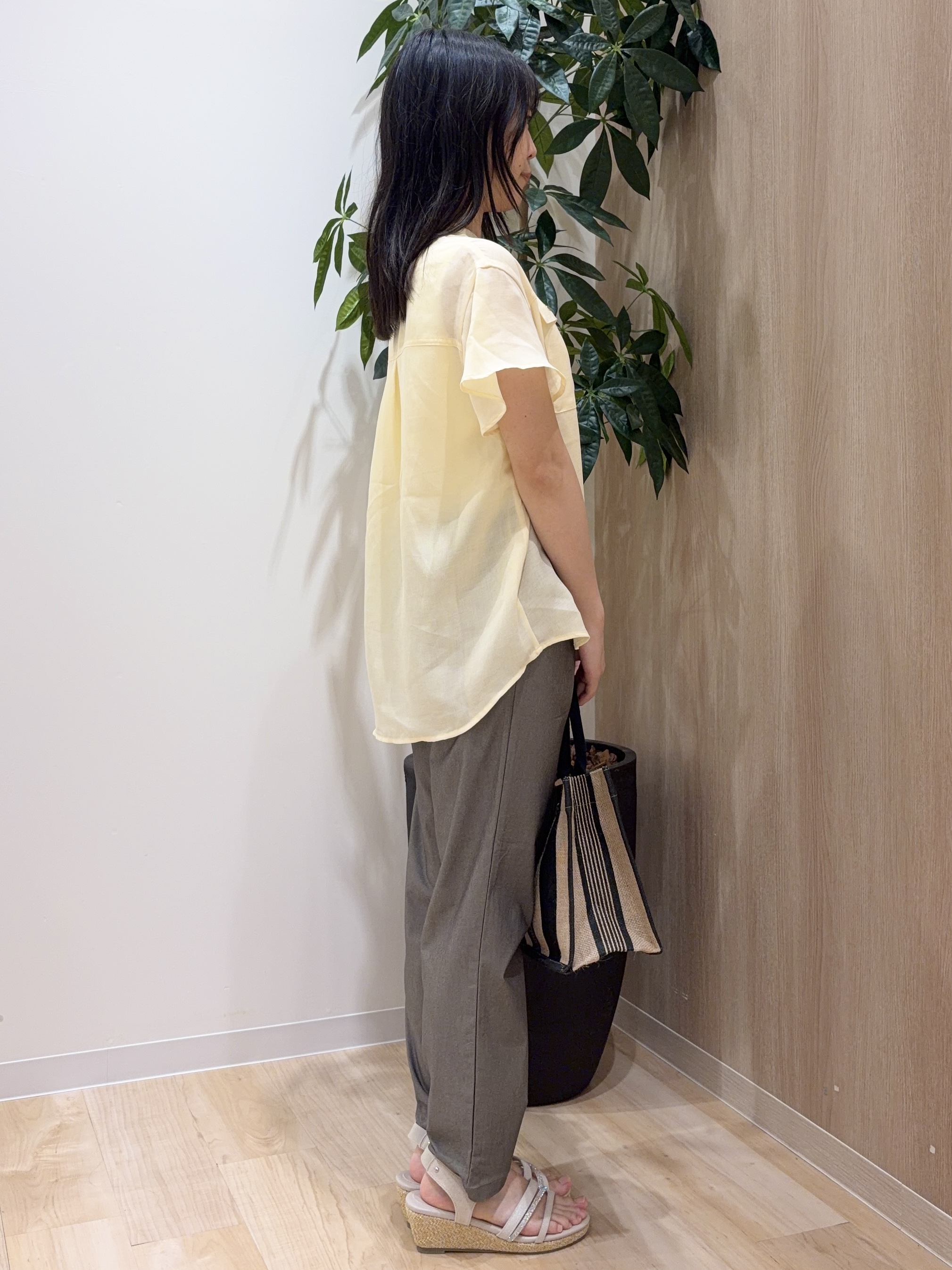 ayaneさんの「grove｜【洗濯機OK・ひんやり/SETUP可】シワになりにくい、フレアスリーブブラウス」を使ったコーディネート