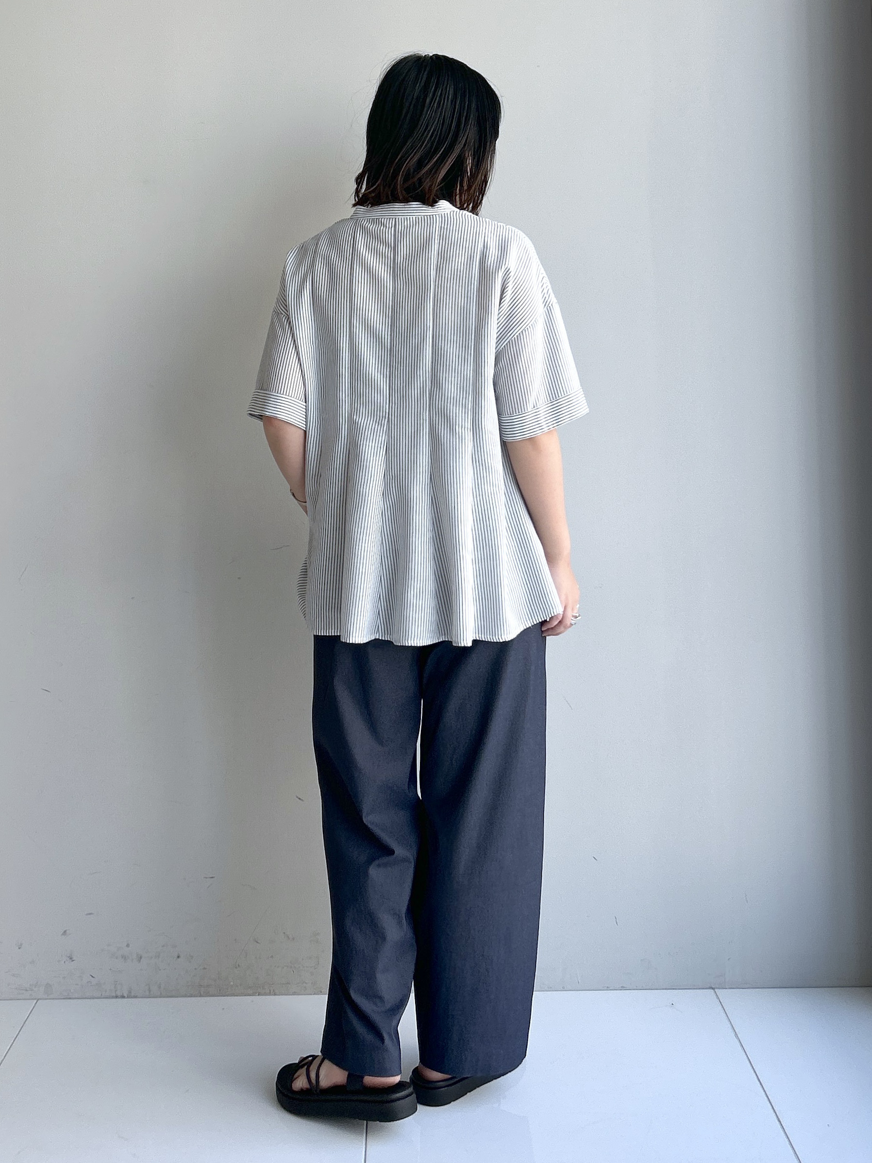 Hirokaさんの「grove｜【洗濯機OK・ひんやり】さらっと軽やか、夏のフレアシャツ」を使ったコーディネート