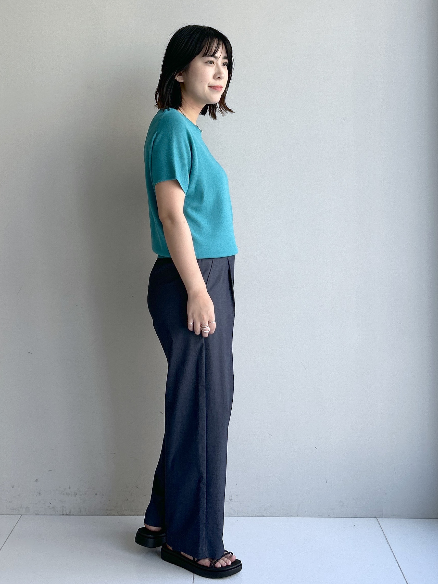 Hirokaさんの「grove｜【シリーズ累計36万枚！名品ニット】やわらかドライタッチ ドルマンニット」を使ったコーディネート