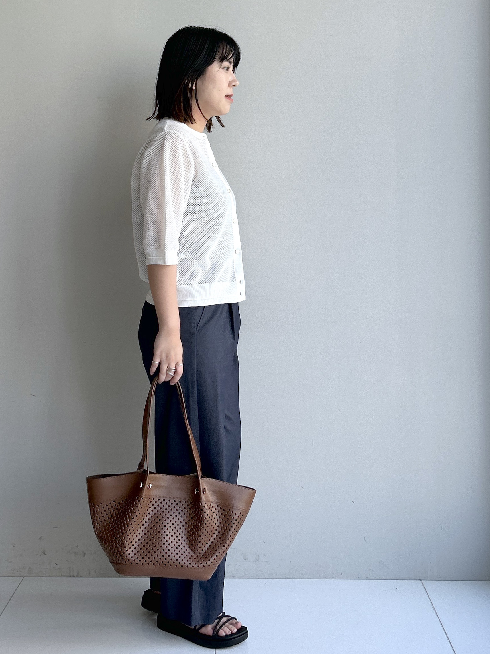 Hirokaさんの「grove｜【貴島明日香さん着用・洗える】透けない、大人のメッシュカーディガン」を使ったコーディネート