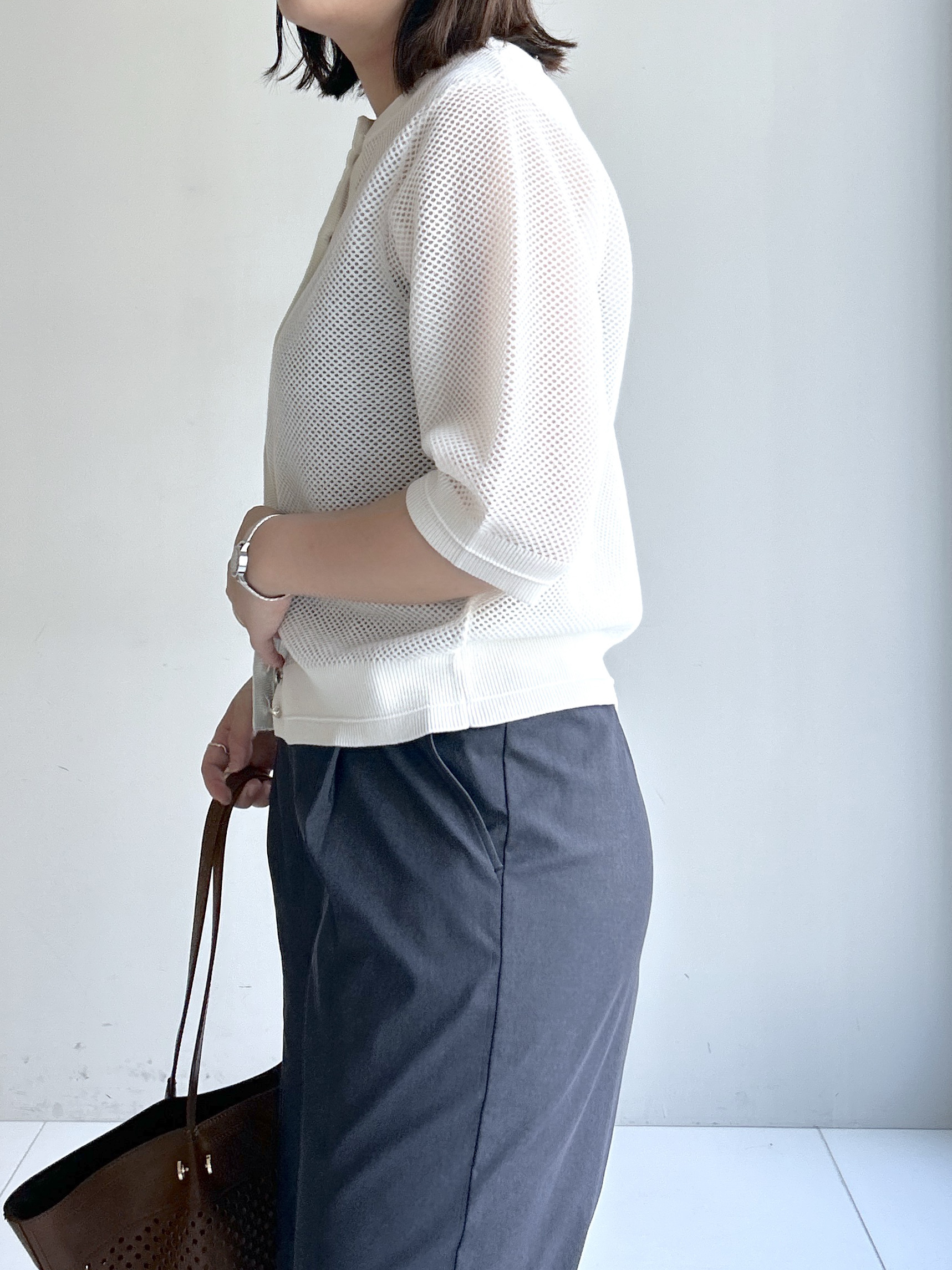 Hirokaさんの「grove｜【貴島明日香さん着用・洗える】透けない、大人のメッシュカーディガン」を使ったコーディネート