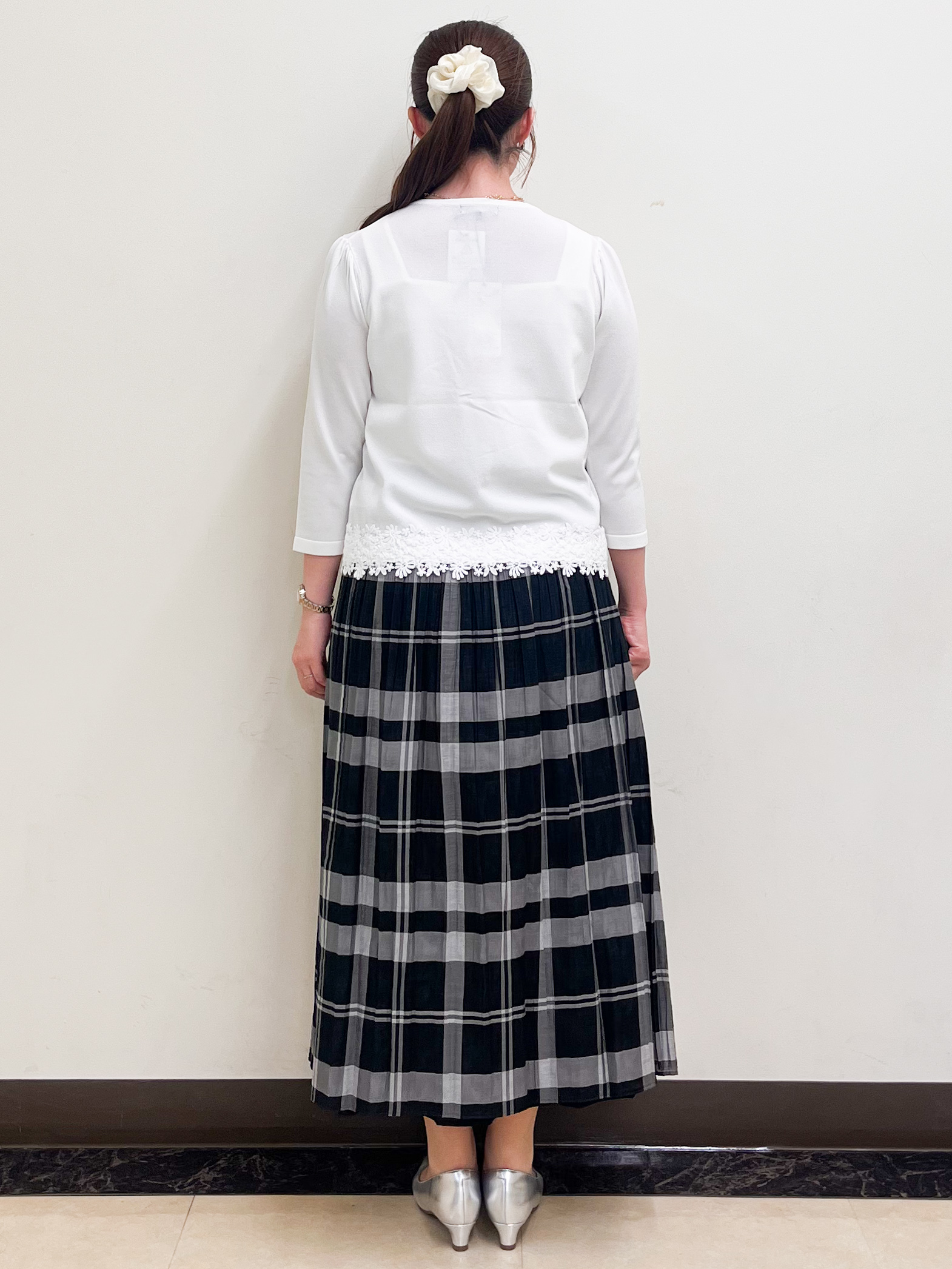 mikikoさんの「Reflect｜レースデザイン ニットカーディガン」を使ったコーディネート
