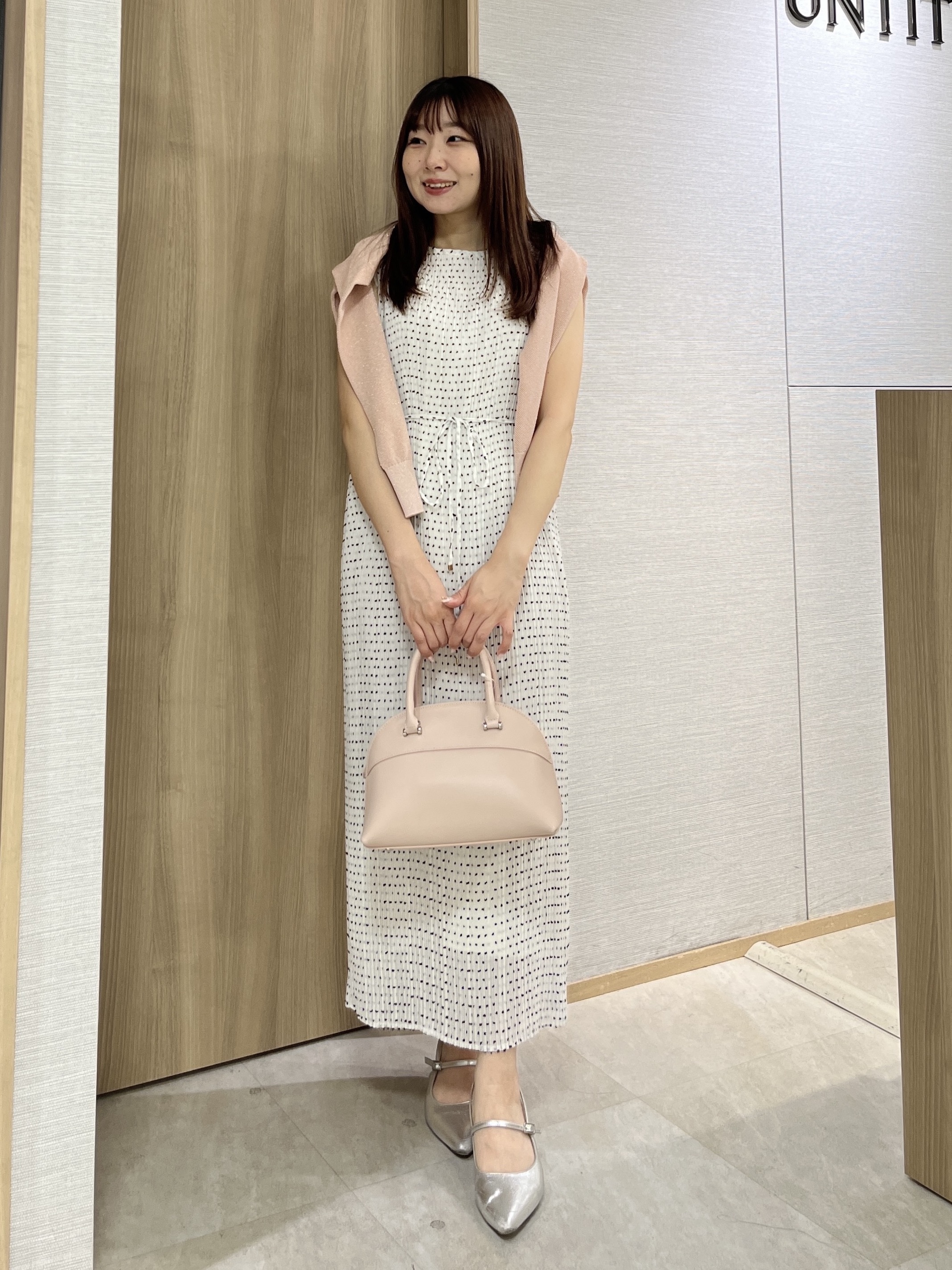 KAHOさんの「UNTITLED｜【華やか/シアー感】ドットジャガードワンピース」を使ったコーディネート