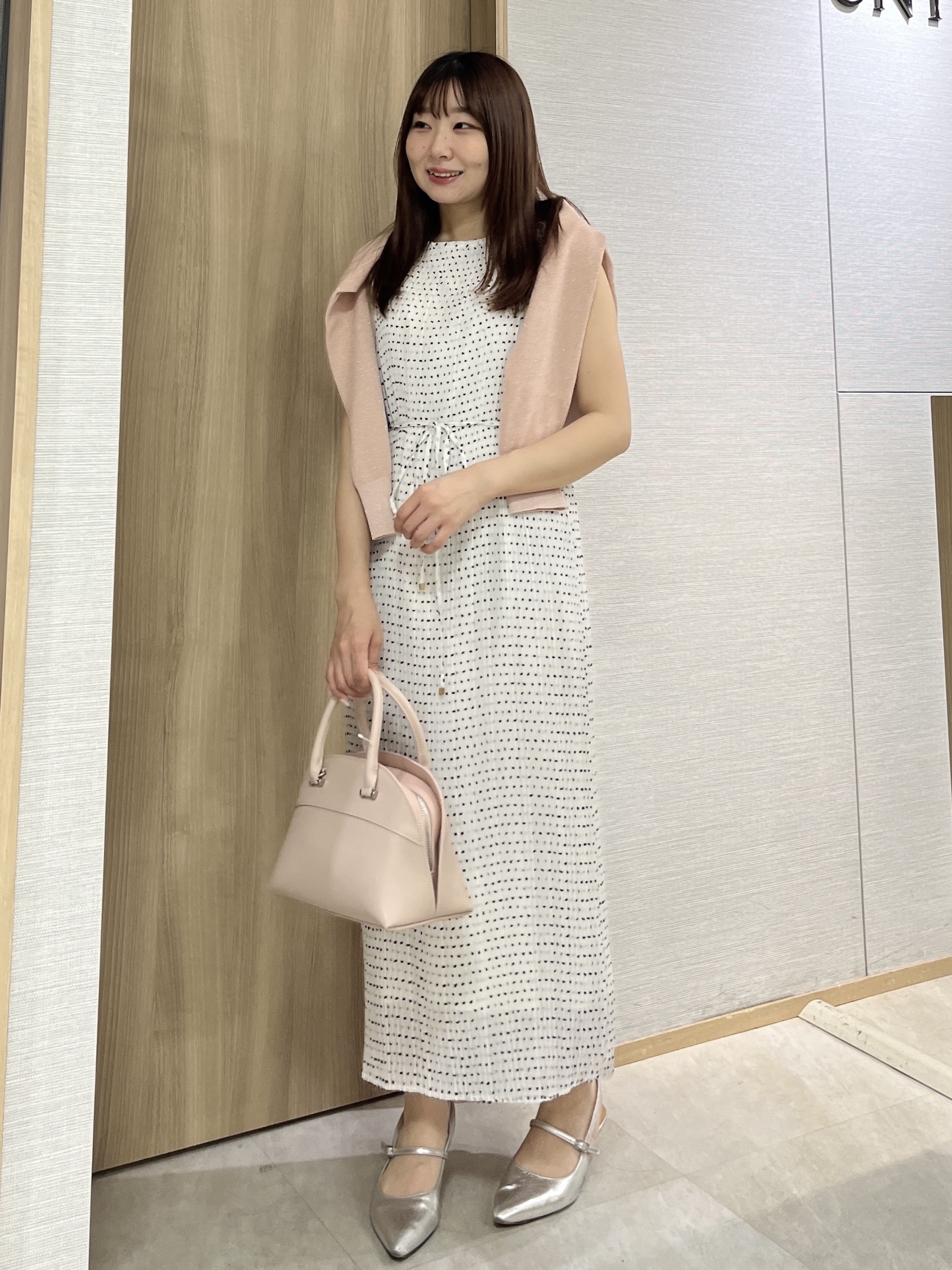 KAHOさんの「UNTITLED｜【華やか/シアー感】ドットジャガードワンピース」を使ったコーディネート