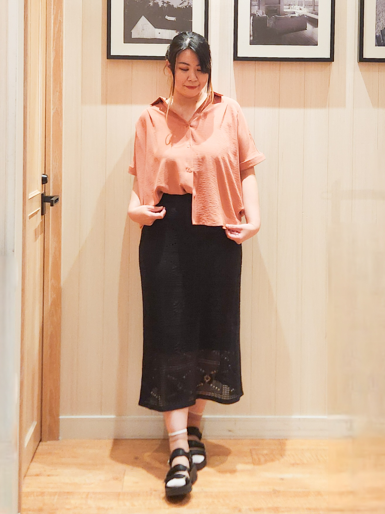れーやんさんの「SHOO･LA･RUE｜【ひんやり/洗濯後しわになりにくい/S-LL】着るだけでこなれ見え 二の腕も隠せるデザイン半袖シャツ」を使ったコーディネート
