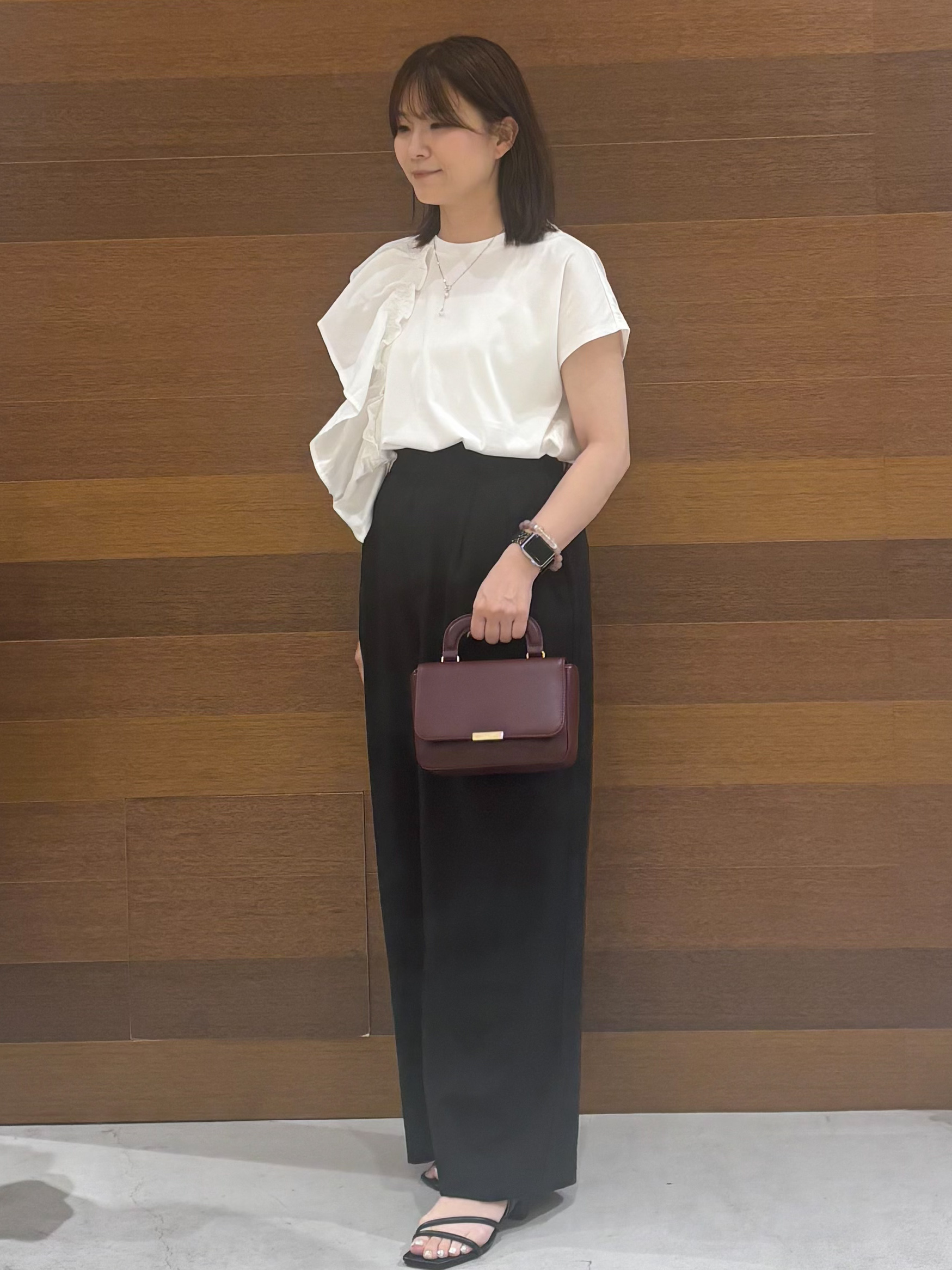 まみさんの「OPAQUE.CLIP｜【UVケア／接触冷感】アシメフリルドッキングカットソー《洗濯機OK》」を使ったコーディネート
