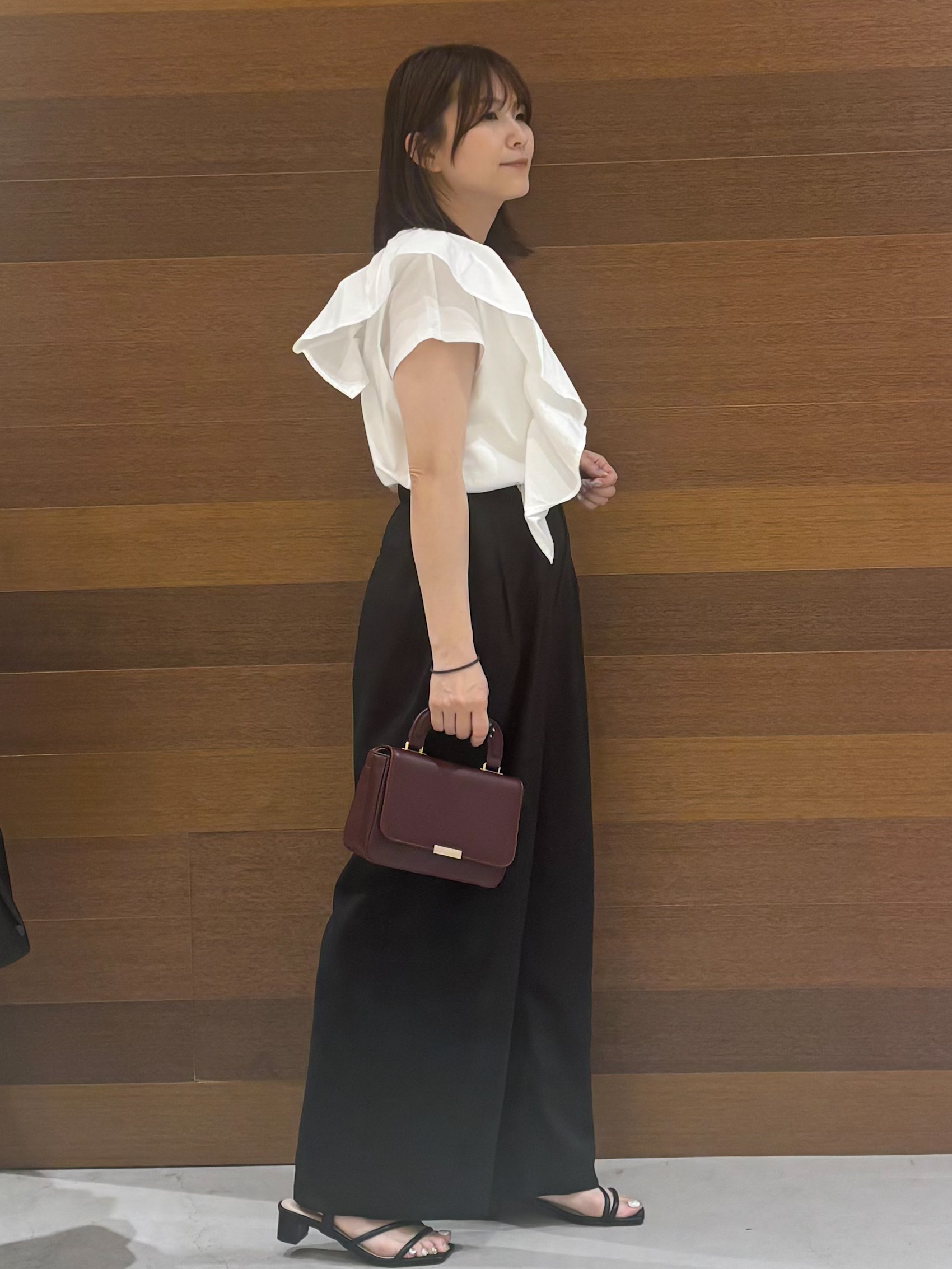 まみさんの「OPAQUE.CLIP｜【UVケア／接触冷感】アシメフリルドッキングカットソー《洗濯機OK》」を使ったコーディネート