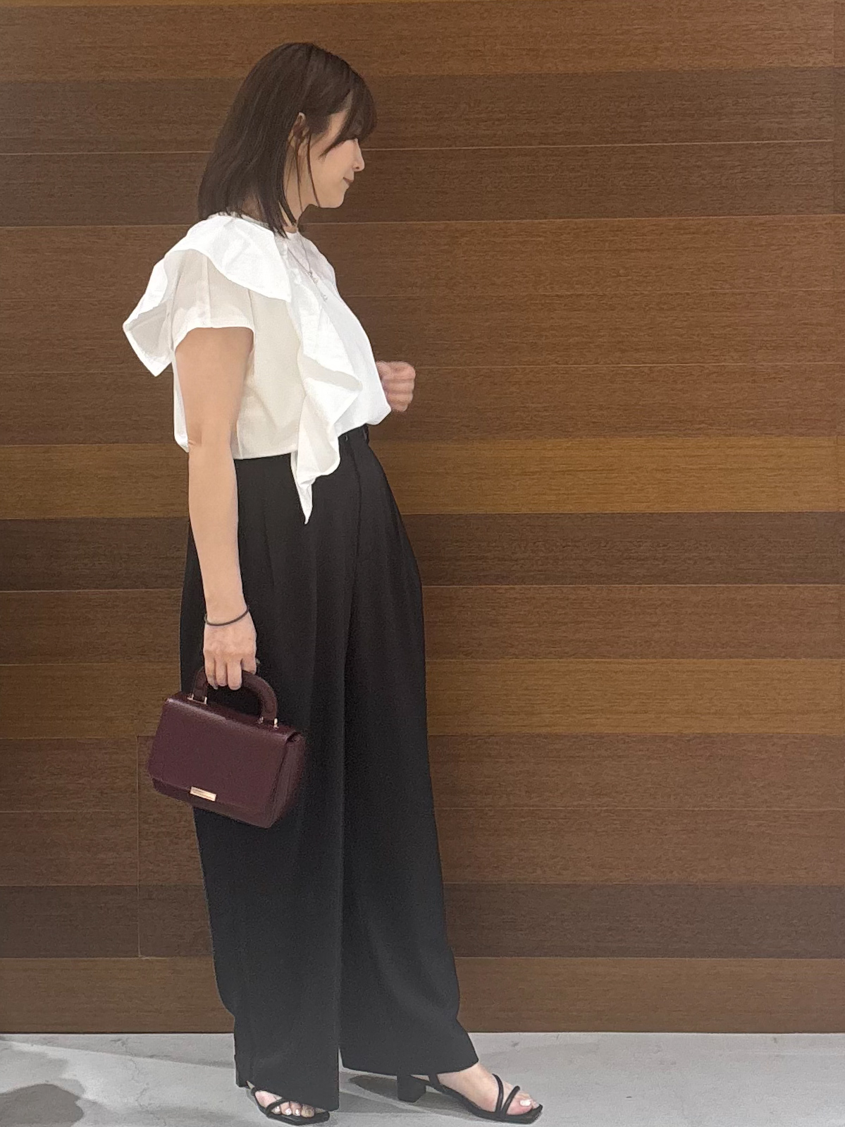 まみさんの「OPAQUE.CLIP｜【UVケア／接触冷感】アシメフリルドッキングカットソー《洗濯機OK》」を使ったコーディネート