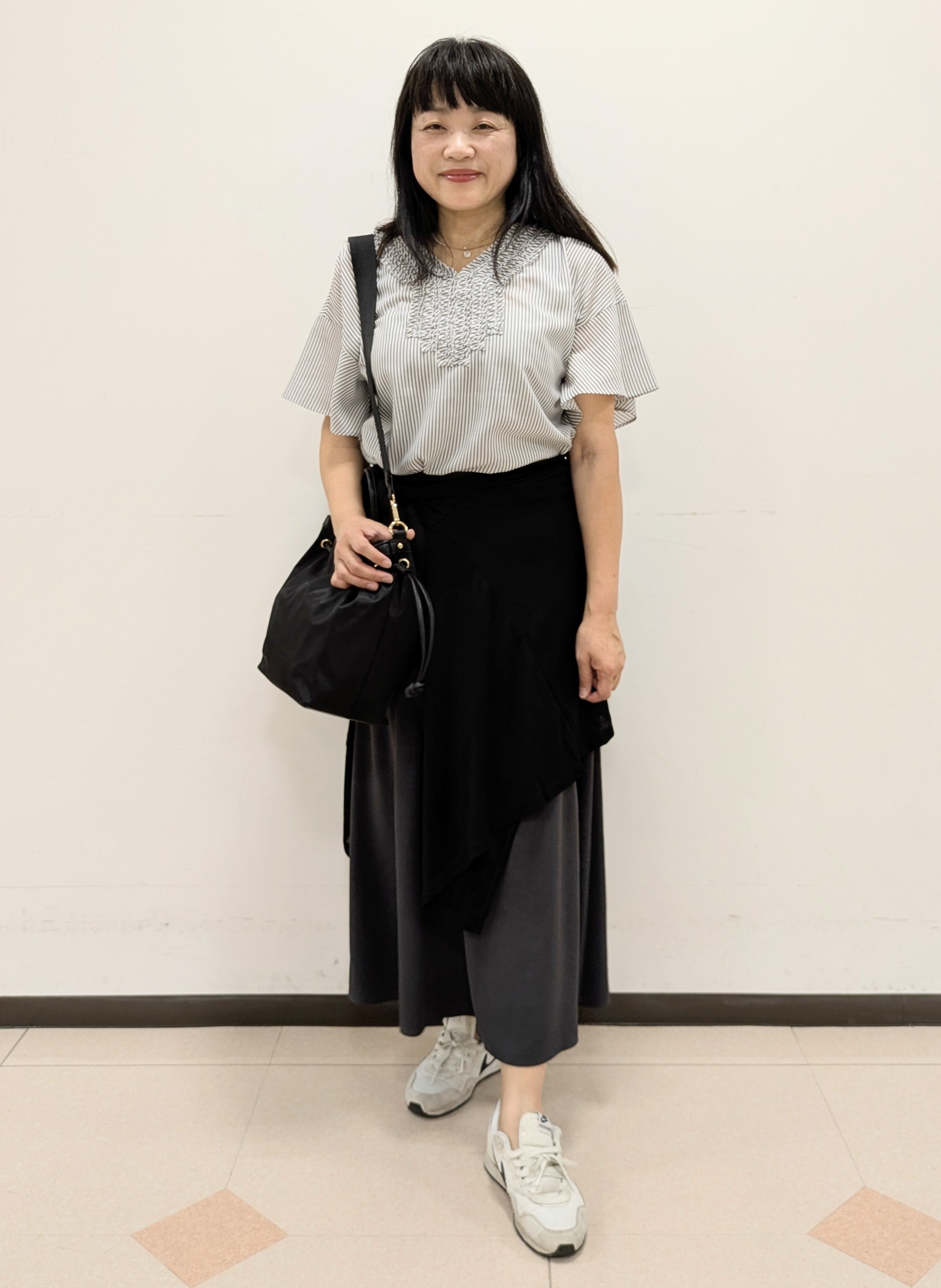 ともさんの「UNTITLED｜【接触冷感/通気性/洗える】フロントフリルブラウス」を使ったコーディネート