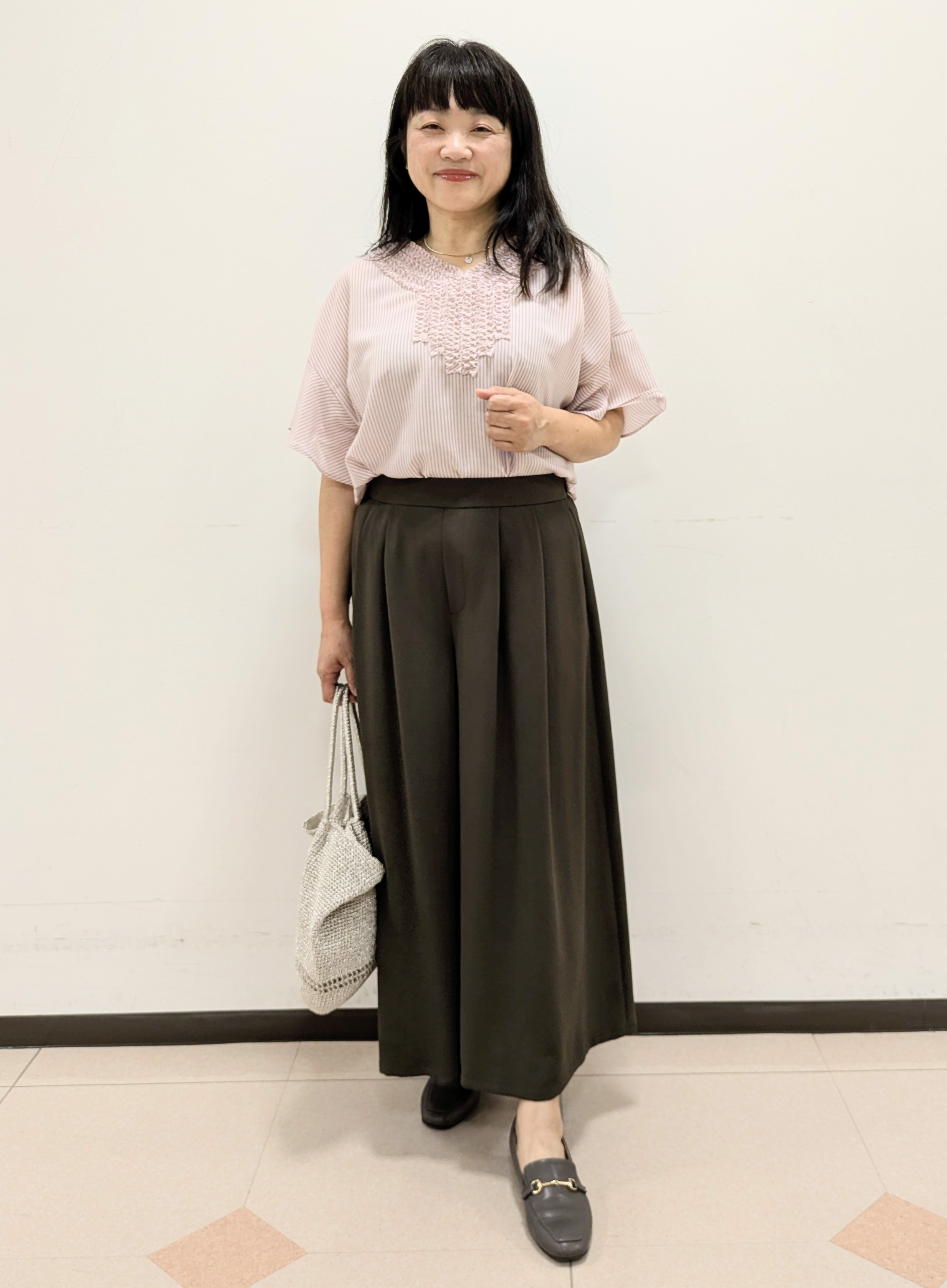 ともさんの「UNTITLED｜【接触冷感/通気性/洗える】フロントフリルブラウス」を使ったコーディネート