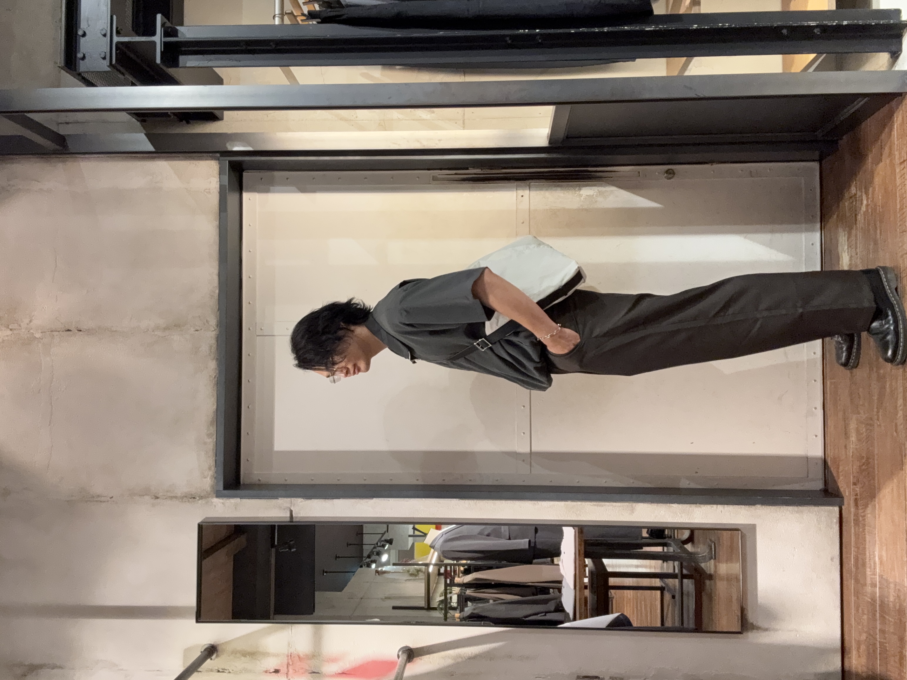 大江正眞さんの「tk.TAKEO KIKUCHI｜リネン調バレルパンツ」を使ったコーディネート