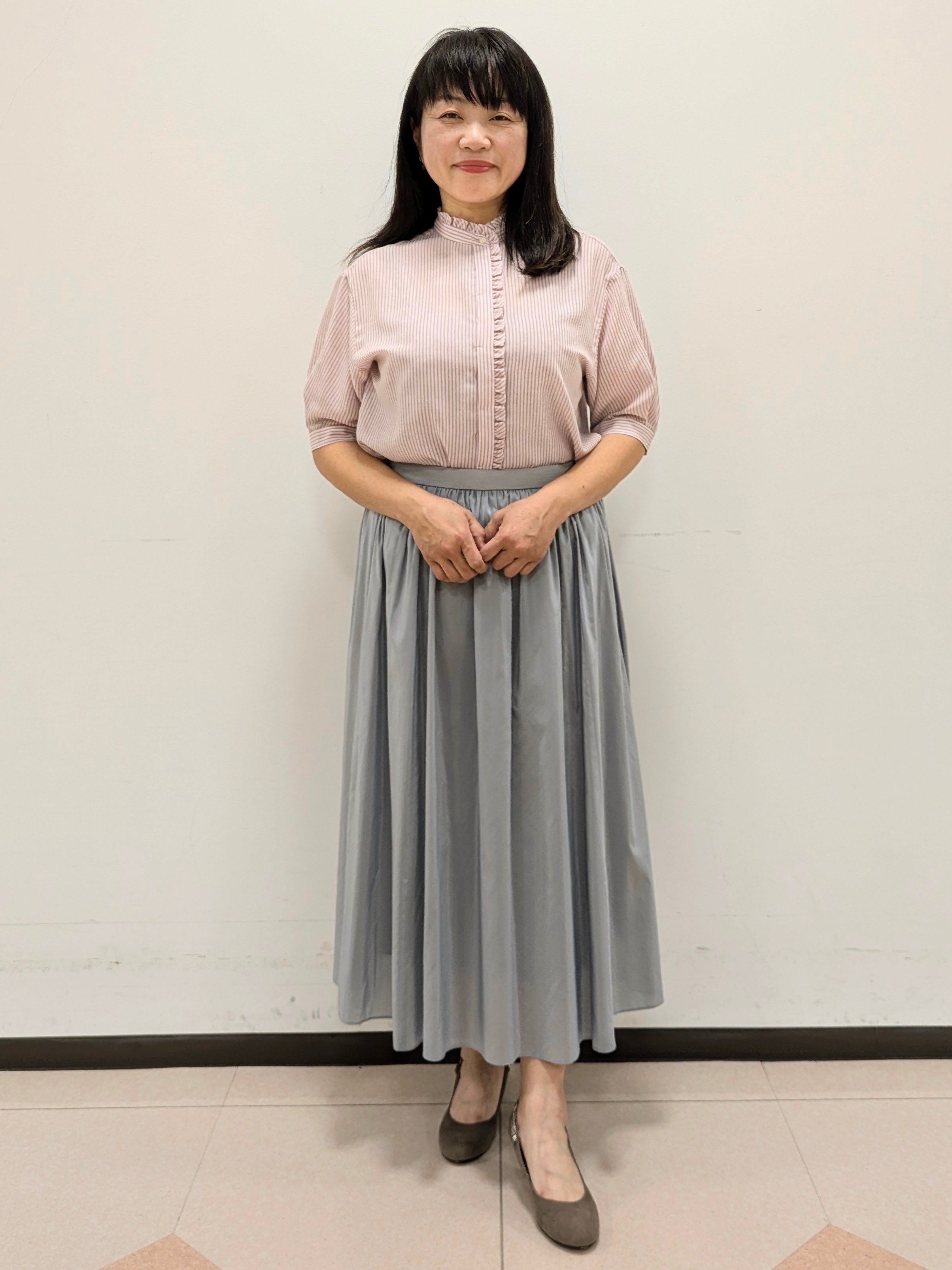 ともさんの「UNTITLED｜【接触冷感/通気性/洗える】フロントフリルブラウス」を使ったコーディネート
