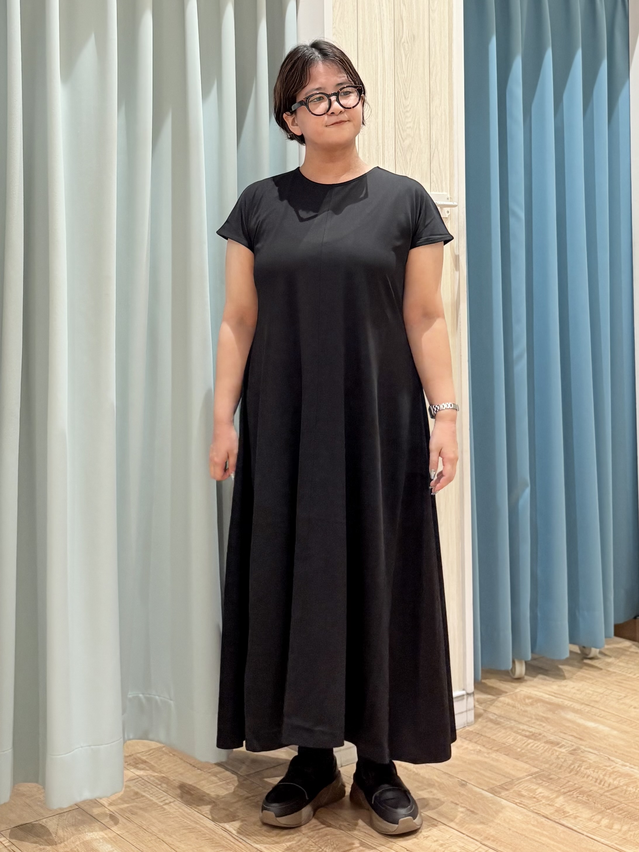 砂糖さんの「SHOO･LA･RUE｜【ひんやり/洗濯後しわになりにくい/S-LL】着るだけでこなれ見え 二の腕も隠せるデザイン半袖シャツ」を使ったコーディネート