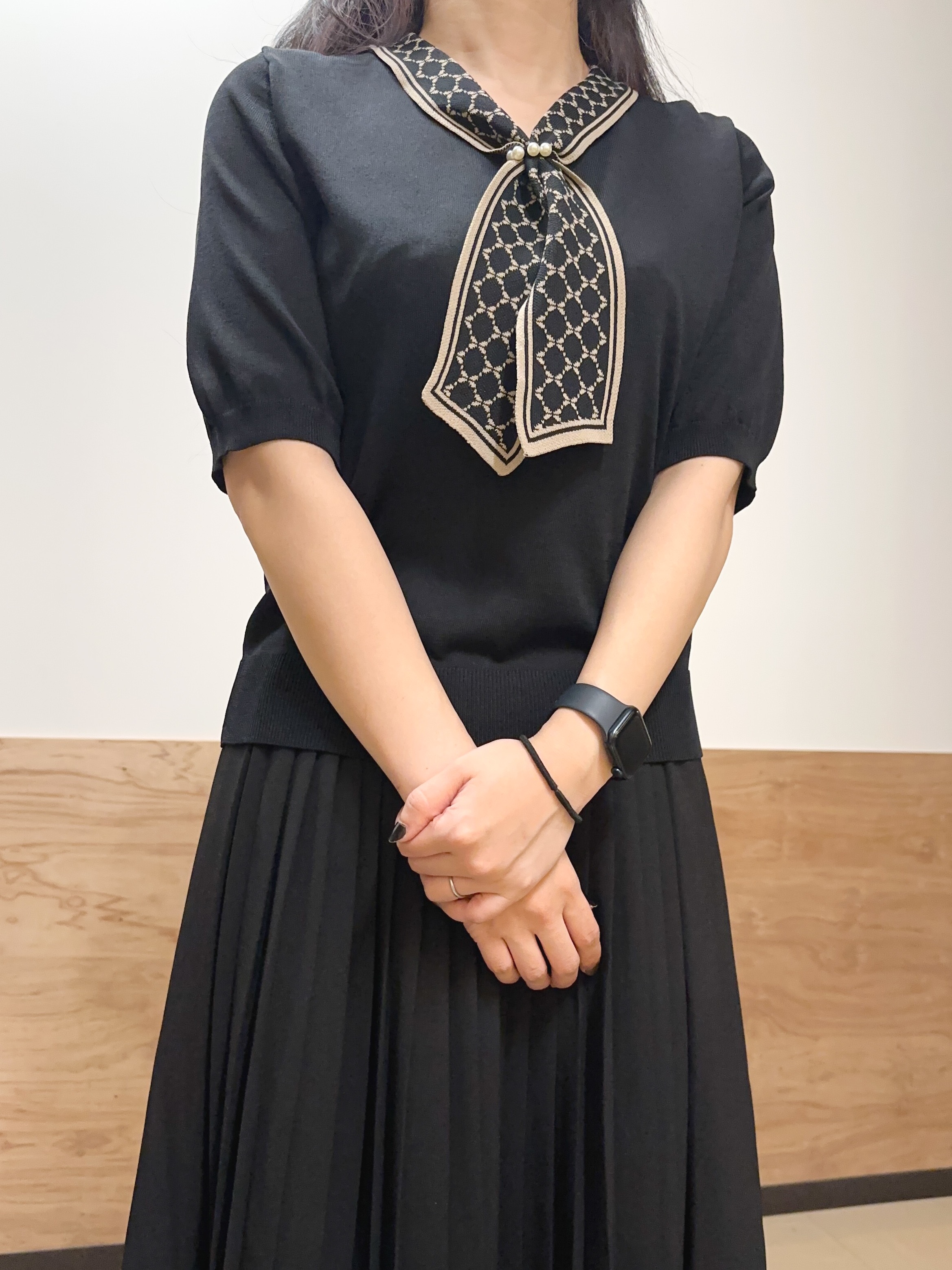 すーさんの「grove｜【大人気アイテム5分袖で登場！】スカーフ柄ボウタイ五分袖ニットプルオーバ―」を使ったコーディネート