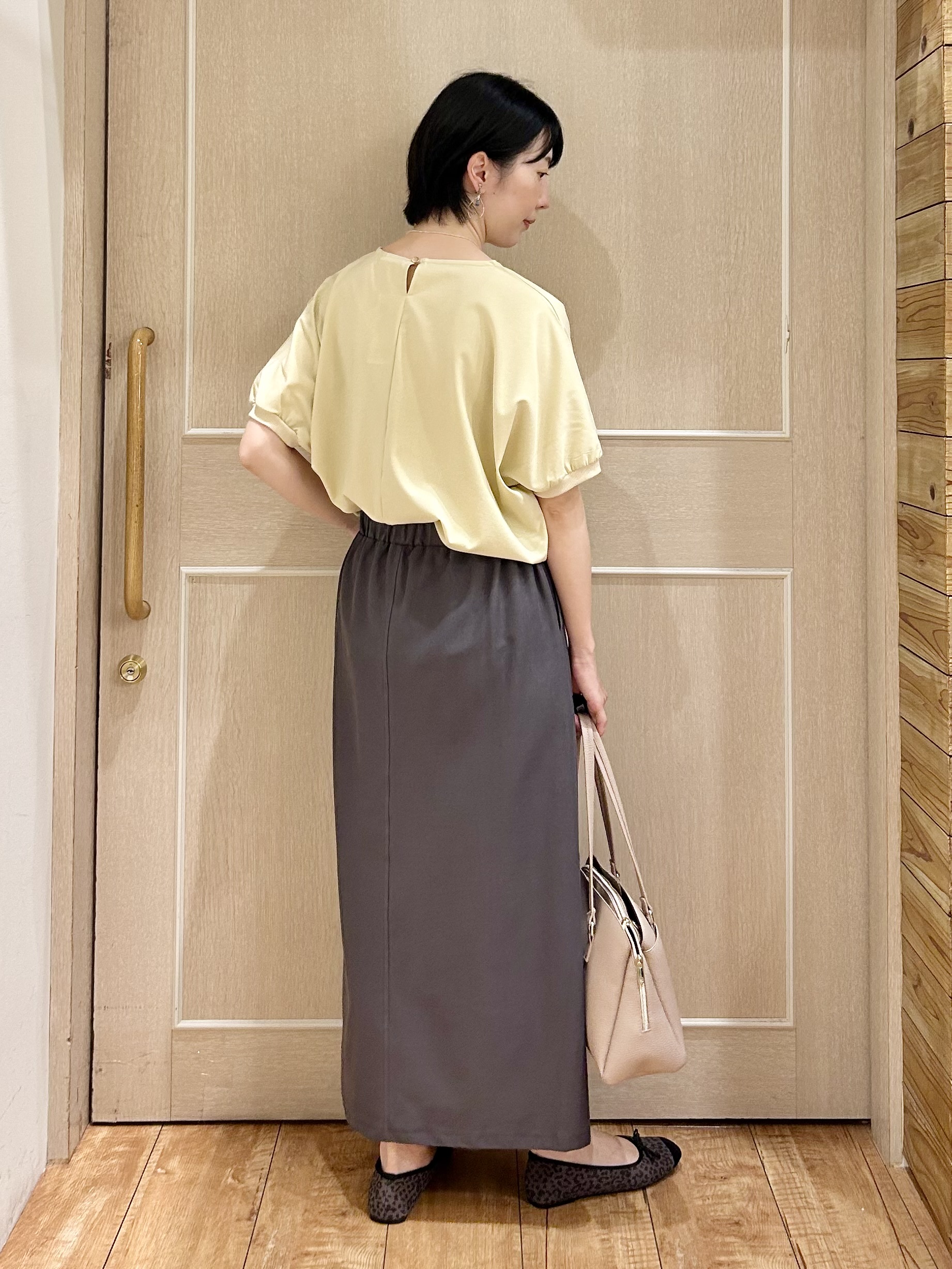 ちぐささんの「SHOO･LA･RUE｜【ひんやり/洗濯後しわになりにくい】インせず着られる さらっとタッチのドルマンブラウス」を使ったコーディネート