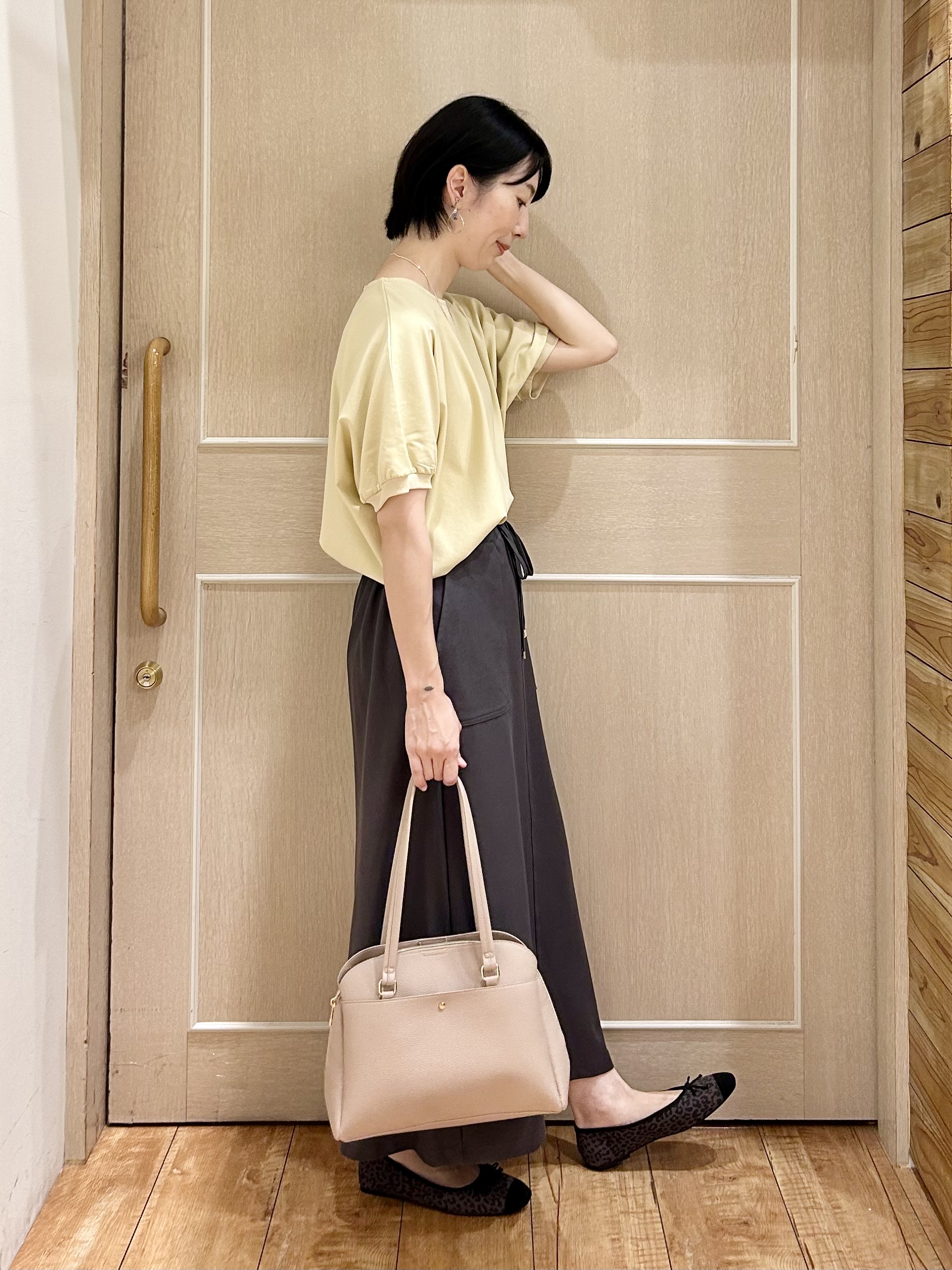 ちぐささんの「SHOO･LA･RUE｜【ひんやり/洗濯後しわになりにくい】インせず着られる さらっとタッチのドルマンブラウス」を使ったコーディネート