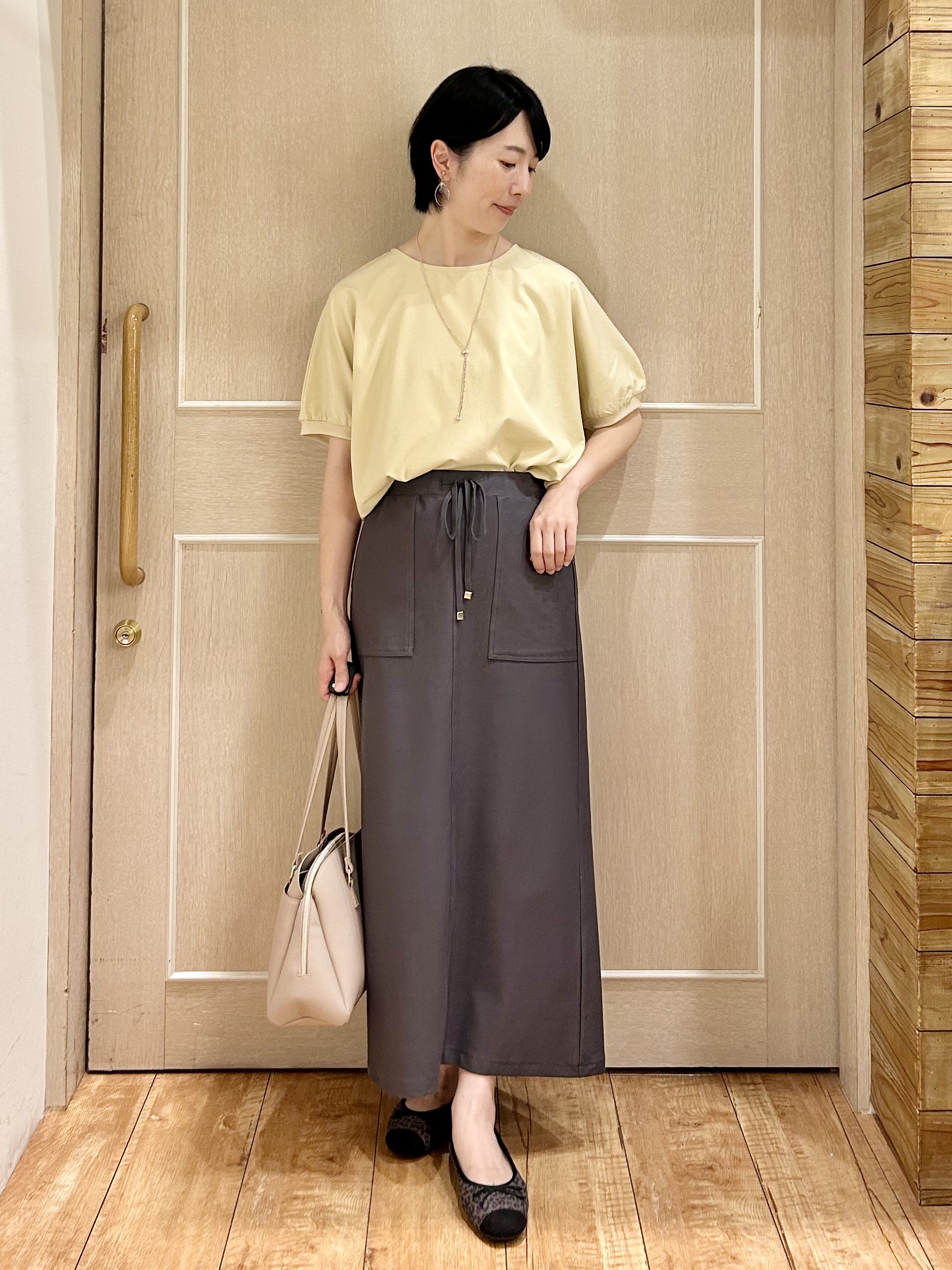 ちぐささんの「SHOO･LA･RUE｜【ひんやり/洗濯後しわになりにくい】インせず着られる さらっとタッチのドルマンブラウス」を使ったコーディネート