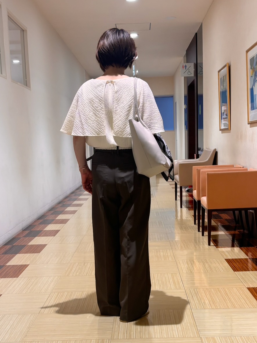 Satoさんの「UNTITLED｜【洗える/ストレッチ性/フェミニン】ケープデザインブラウス」を使ったコーディネート