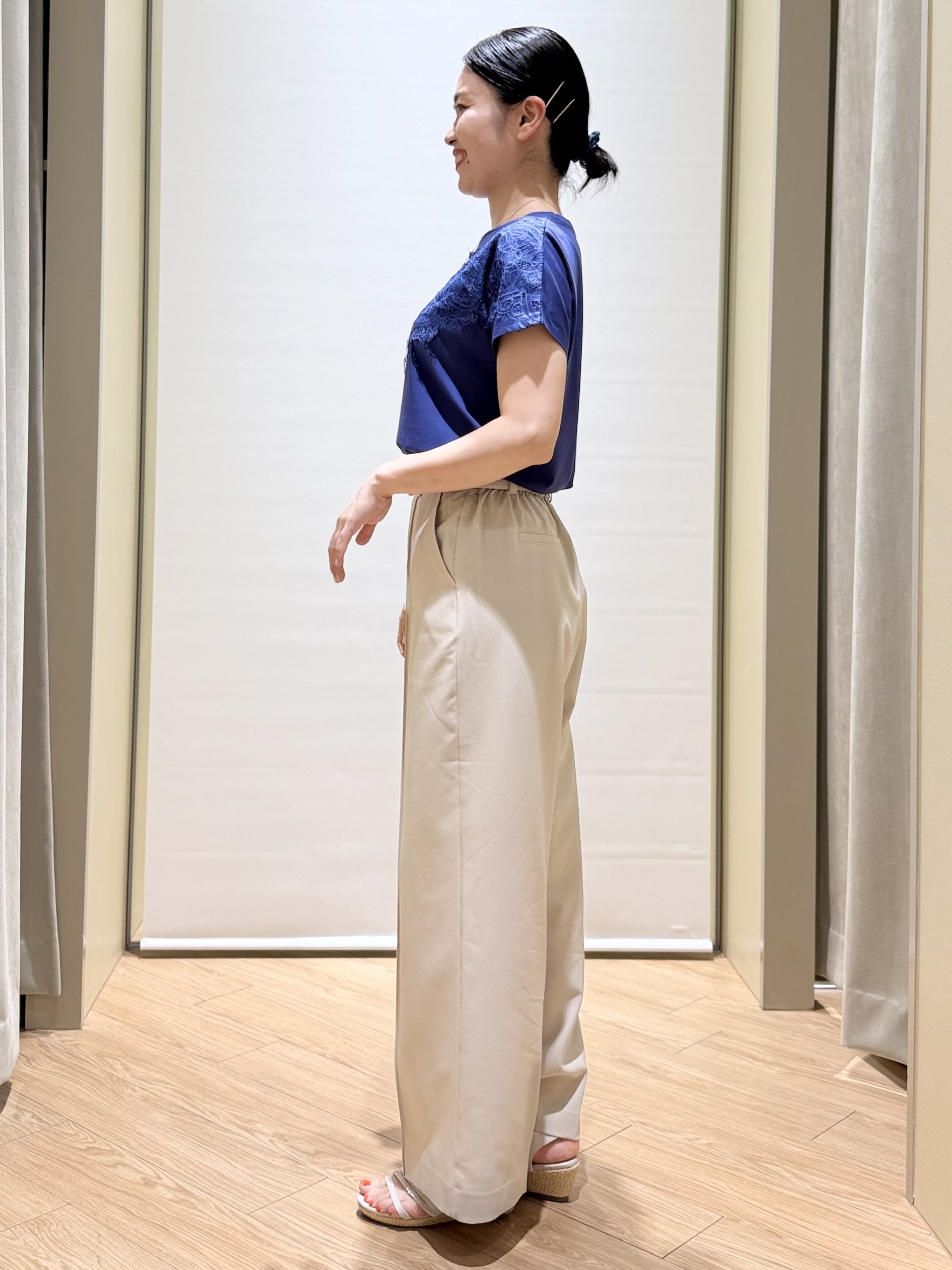 あんりさんの「grove｜【持続冷感】ひんやりポンチシリーズ／フロントレースドルマンカットソー」を使ったコーディネート