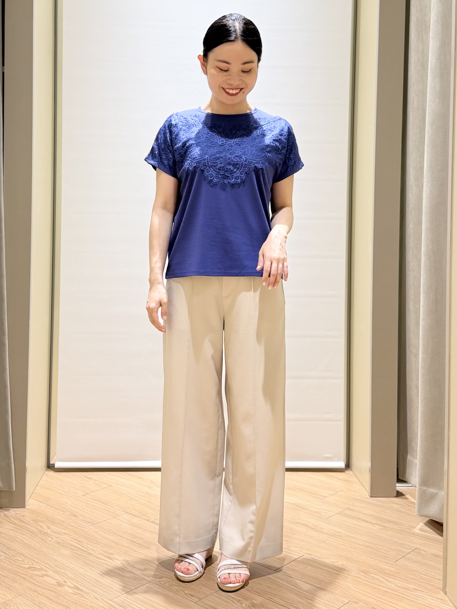あんりさんの「grove｜【持続冷感】ひんやりポンチシリーズ／フロントレースドルマンカットソー」を使ったコーディネート