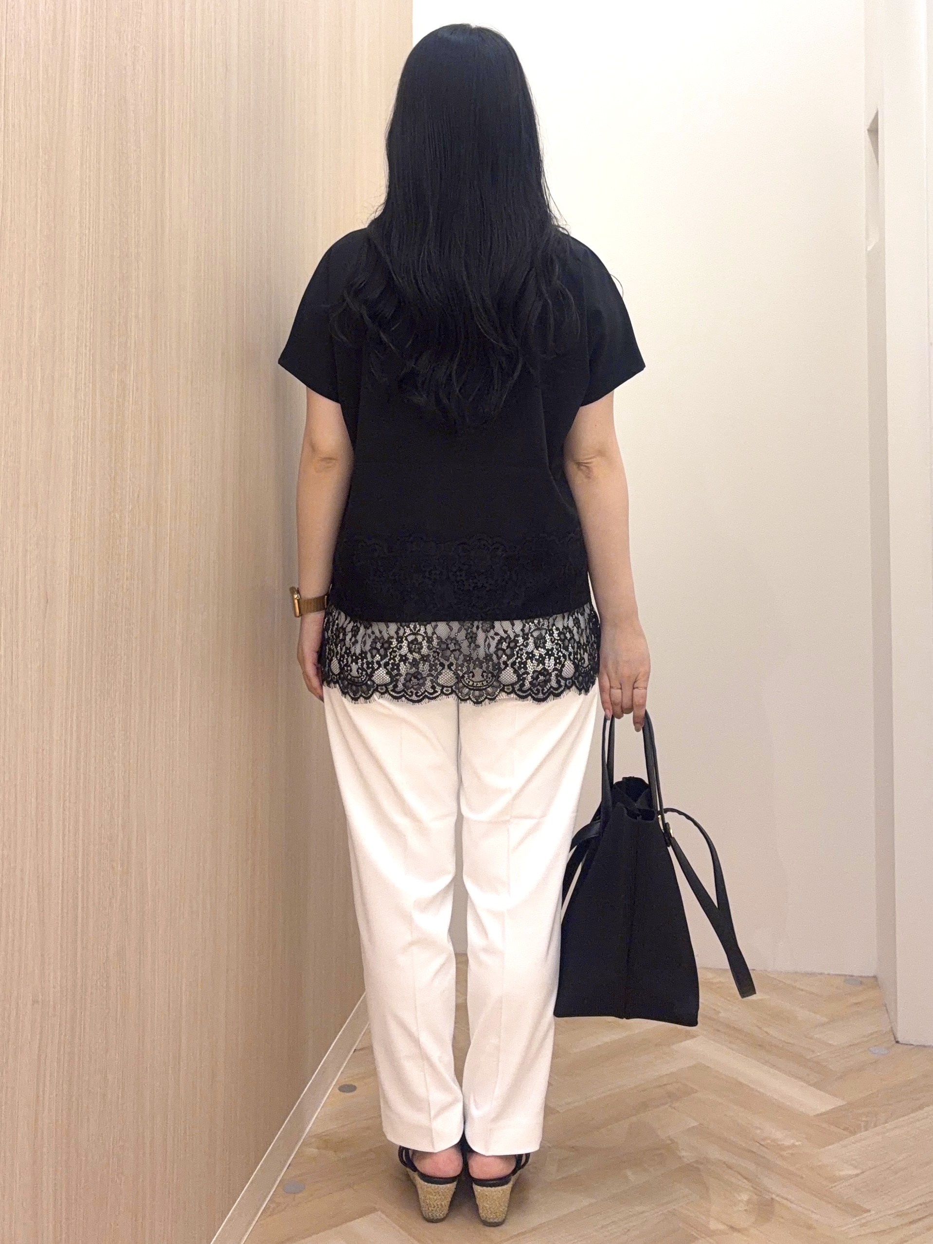 minamiさんの「grove｜【持続冷感/SET UP可】ひんやりポンチシリーズ／裾レースドルマンカットソー」を使ったコーディネート