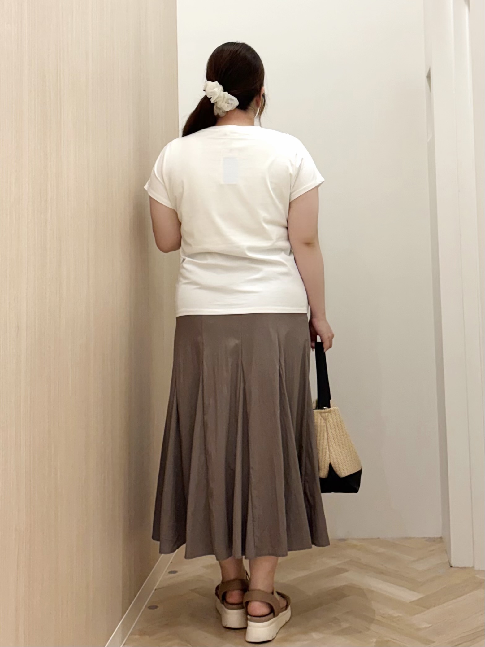 akariさんの「grove｜【持続冷感】ひんやりポンチシリーズ／フロントレースドルマンカットソー」を使ったコーディネート