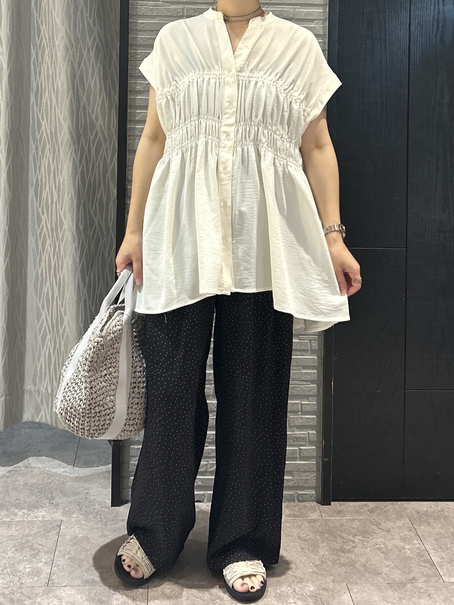 ga_riさんの「THE SHOP TK｜【夏に嬉しい機能つき】ひんやりさらさら シャーリングブラウス」を使ったコーディネート