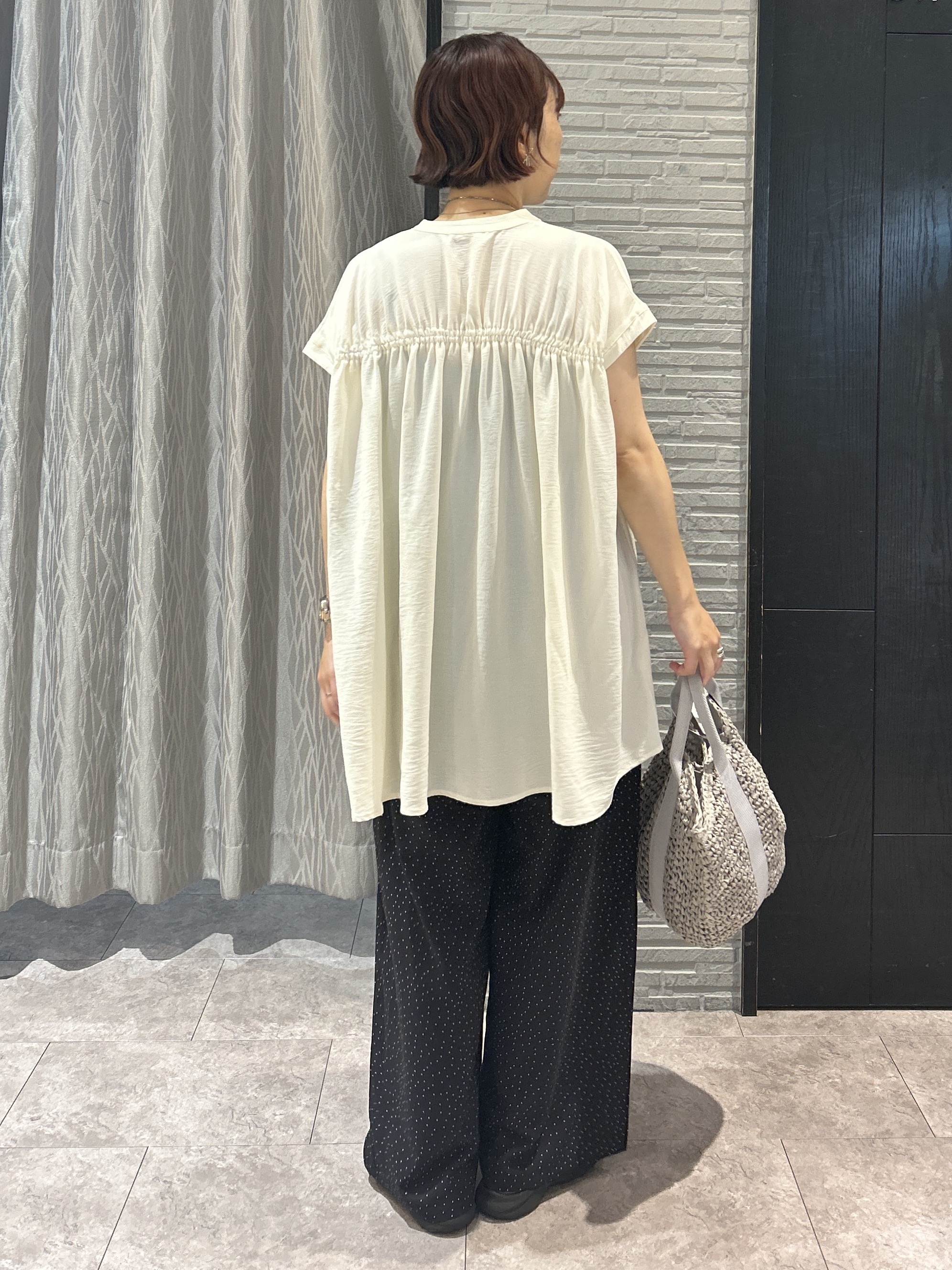 ga_riさんの「THE SHOP TK｜【夏に嬉しい機能つき】ひんやりさらさら シャーリングブラウス」を使ったコーディネート