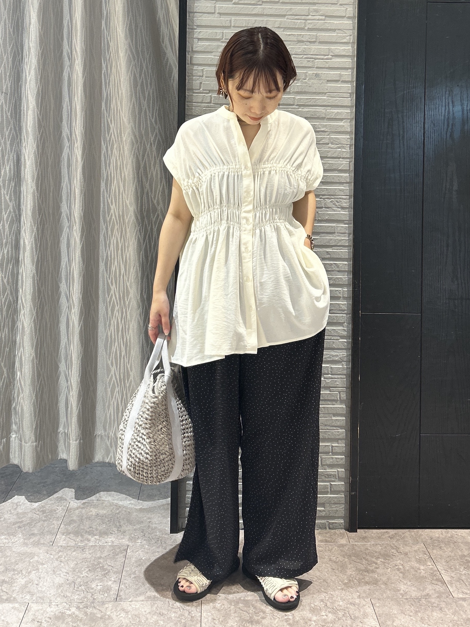 ga_riさんの「THE SHOP TK｜【夏に嬉しい機能つき】ひんやりさらさら シャーリングブラウス」を使ったコーディネート