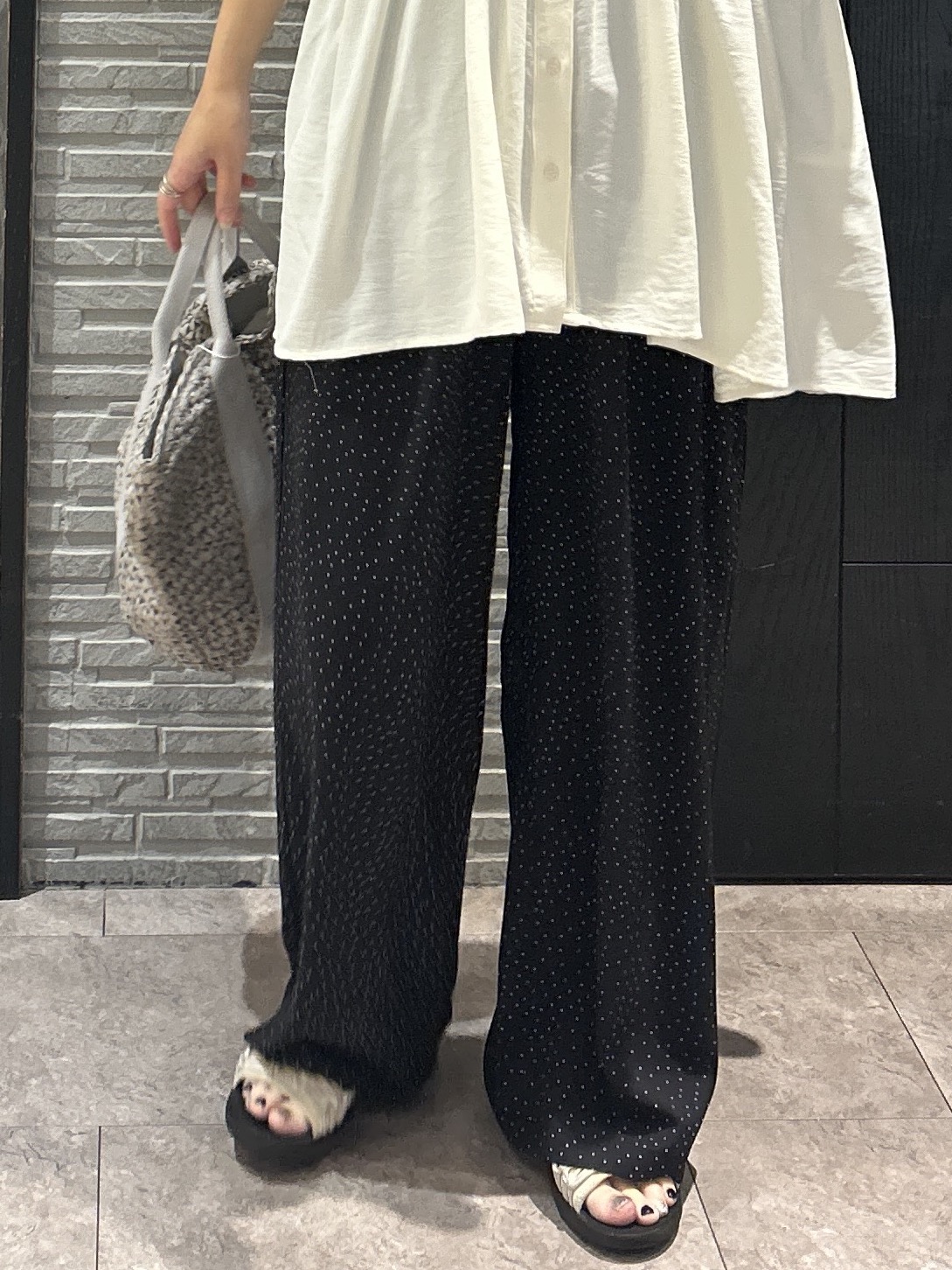 ga_riさんの「THE SHOP TK｜【夏に嬉しい機能つき】ひんやりさらさら シャーリングブラウス」を使ったコーディネート