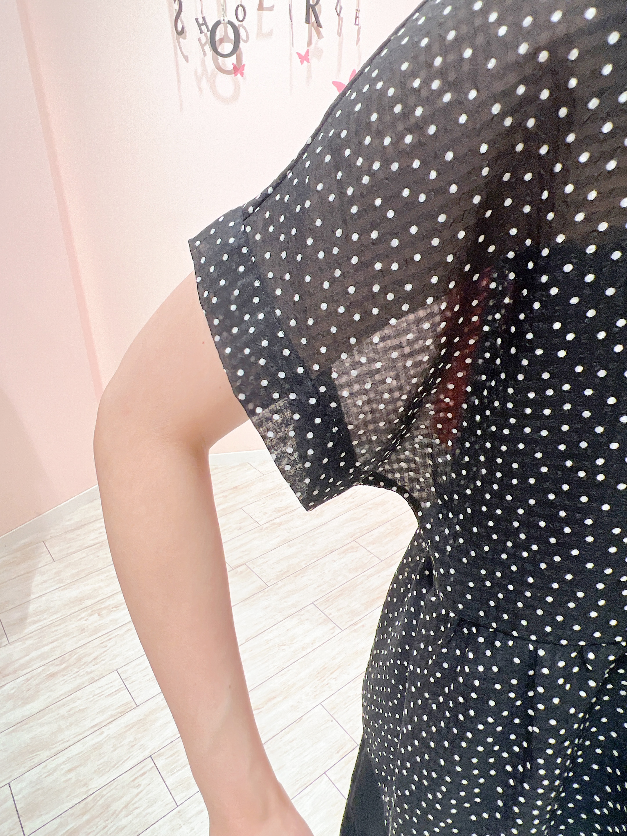 Muuさんの「SHOO･LA･RUE｜【体型カバー/洗濯機可】二の腕とお腹周りが隠せる シアーペプラムブラウス」を使ったコーディネート