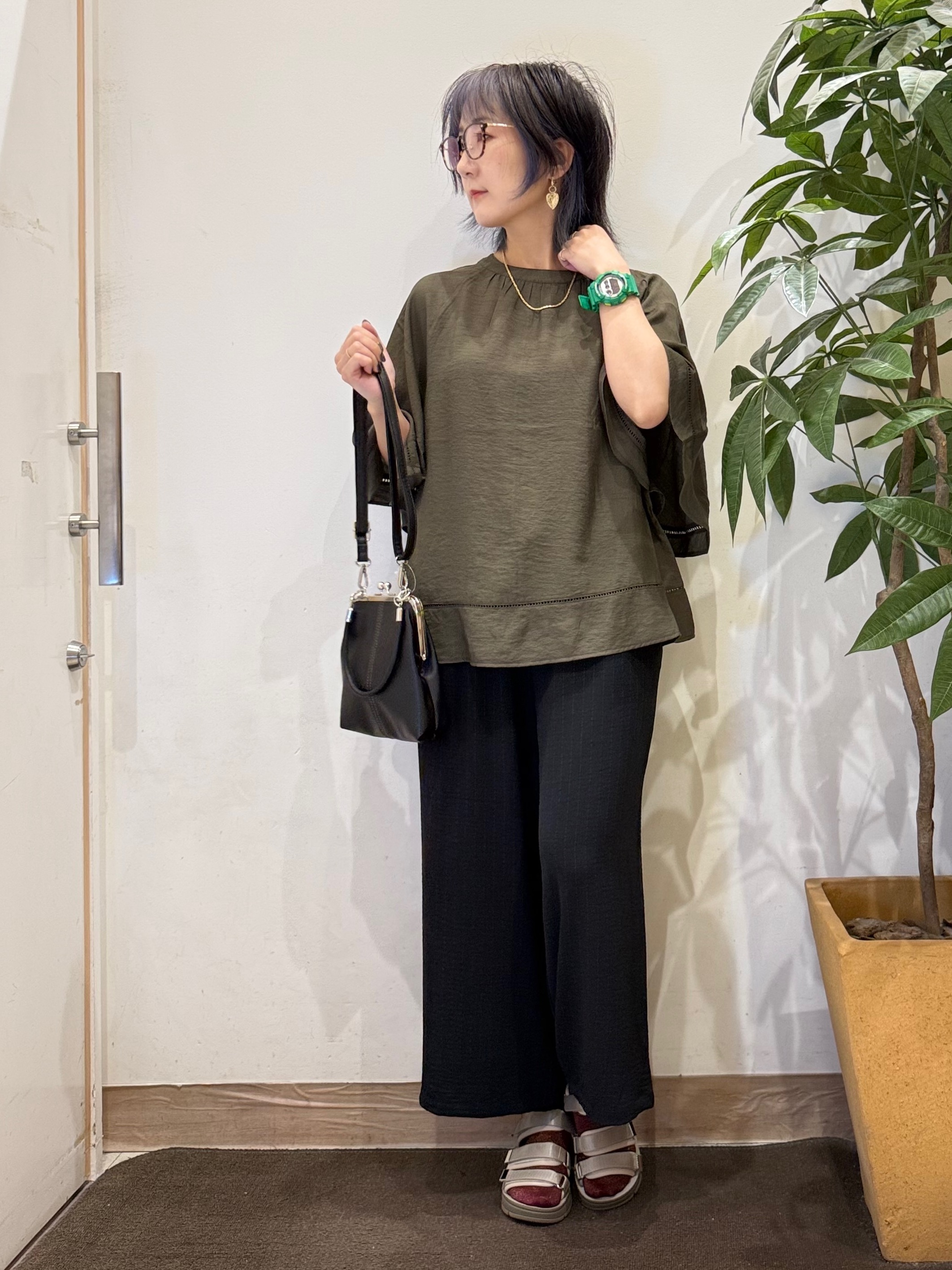 misakiさんの「SHOO･LA･RUE｜【ひんやり/S-LL/洗濯機可】体型カバー ふんわりスラブポンチョ風ブラウス」を使ったコーディネート