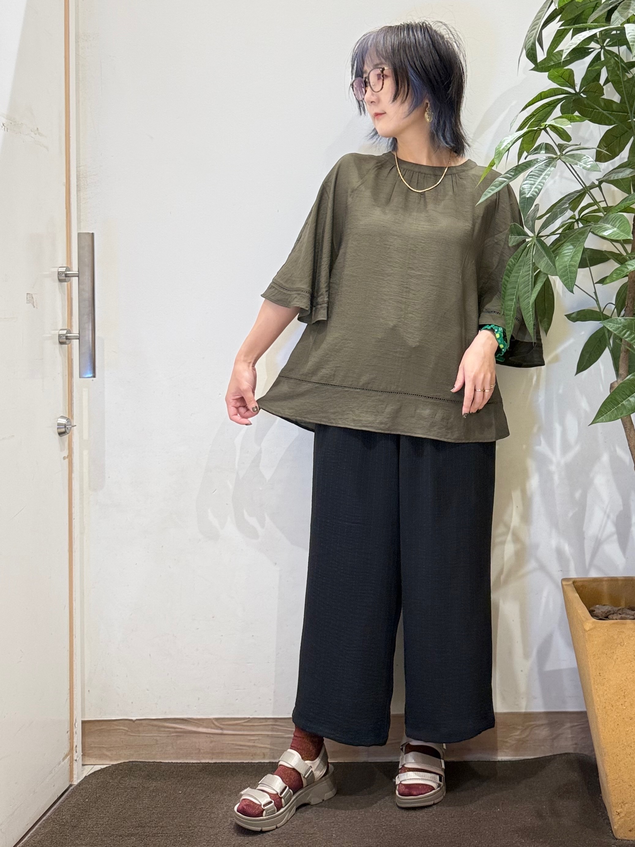 misakiさんの「SHOO･LA･RUE｜【ひんやり/S-LL/洗濯機可】体型カバー ふんわりスラブポンチョ風ブラウス」を使ったコーディネート