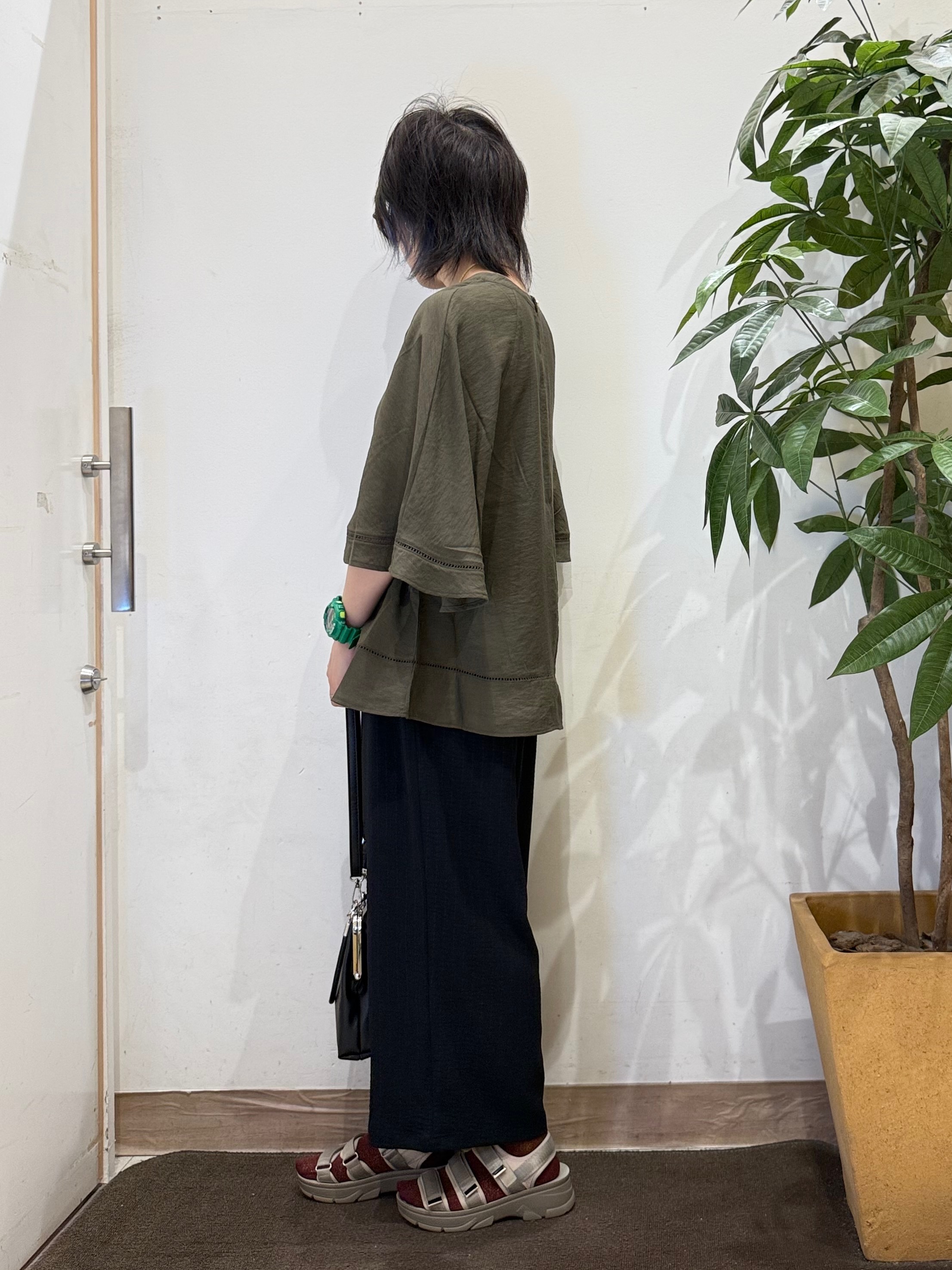 misakiさんの「SHOO･LA･RUE｜【ひんやり/S-LL/洗濯機可】体型カバー ふんわりスラブポンチョ風ブラウス」を使ったコーディネート