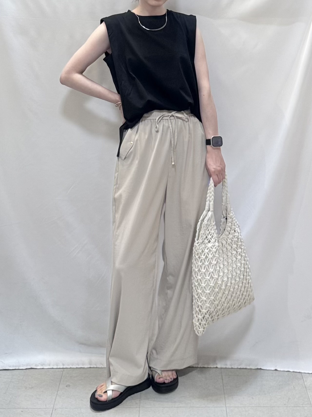 𝐇𝐢𝐫𝐨𝐦𝐢さんの「SHOO･LA･RUE｜【UVカット/接触冷感】とろみタックノースリーブトップス」を使ったコーディネート