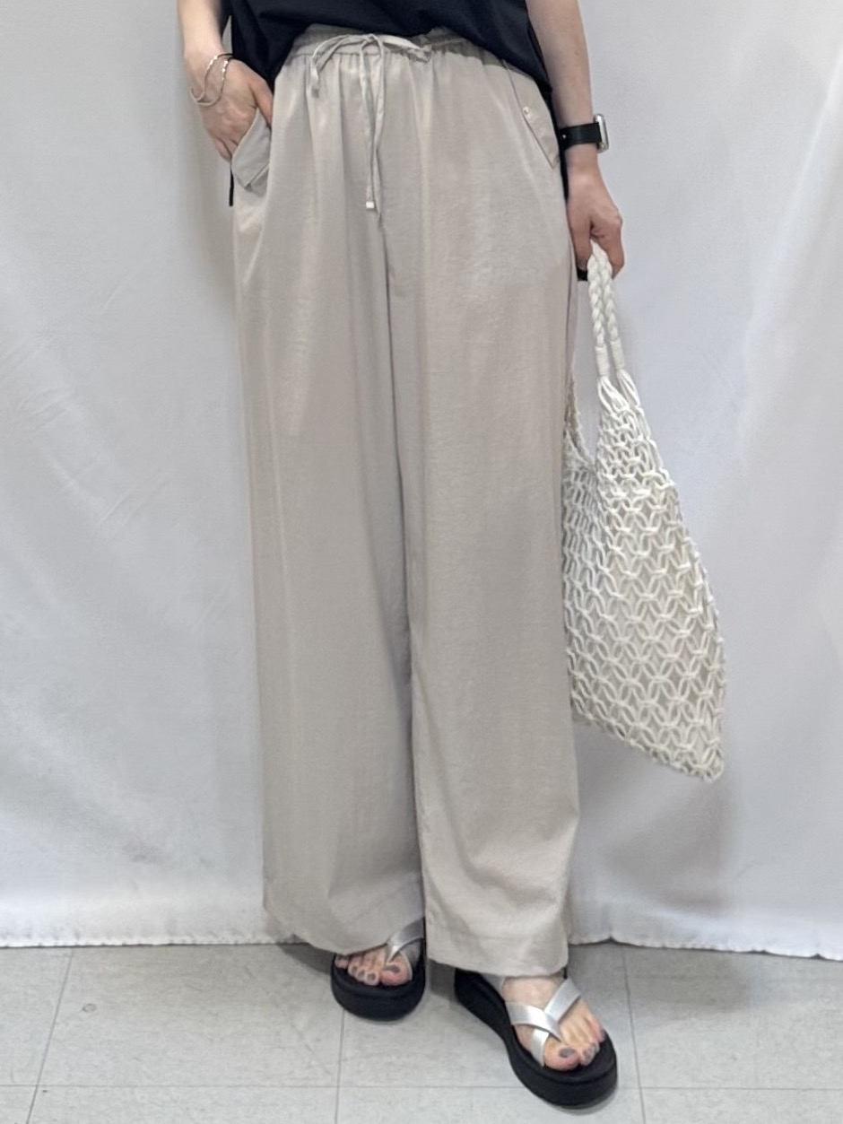 𝐇𝐢𝐫𝐨𝐦𝐢さんの「SHOO･LA･RUE｜【UVカット/接触冷感】とろみタックノースリーブトップス」を使ったコーディネート