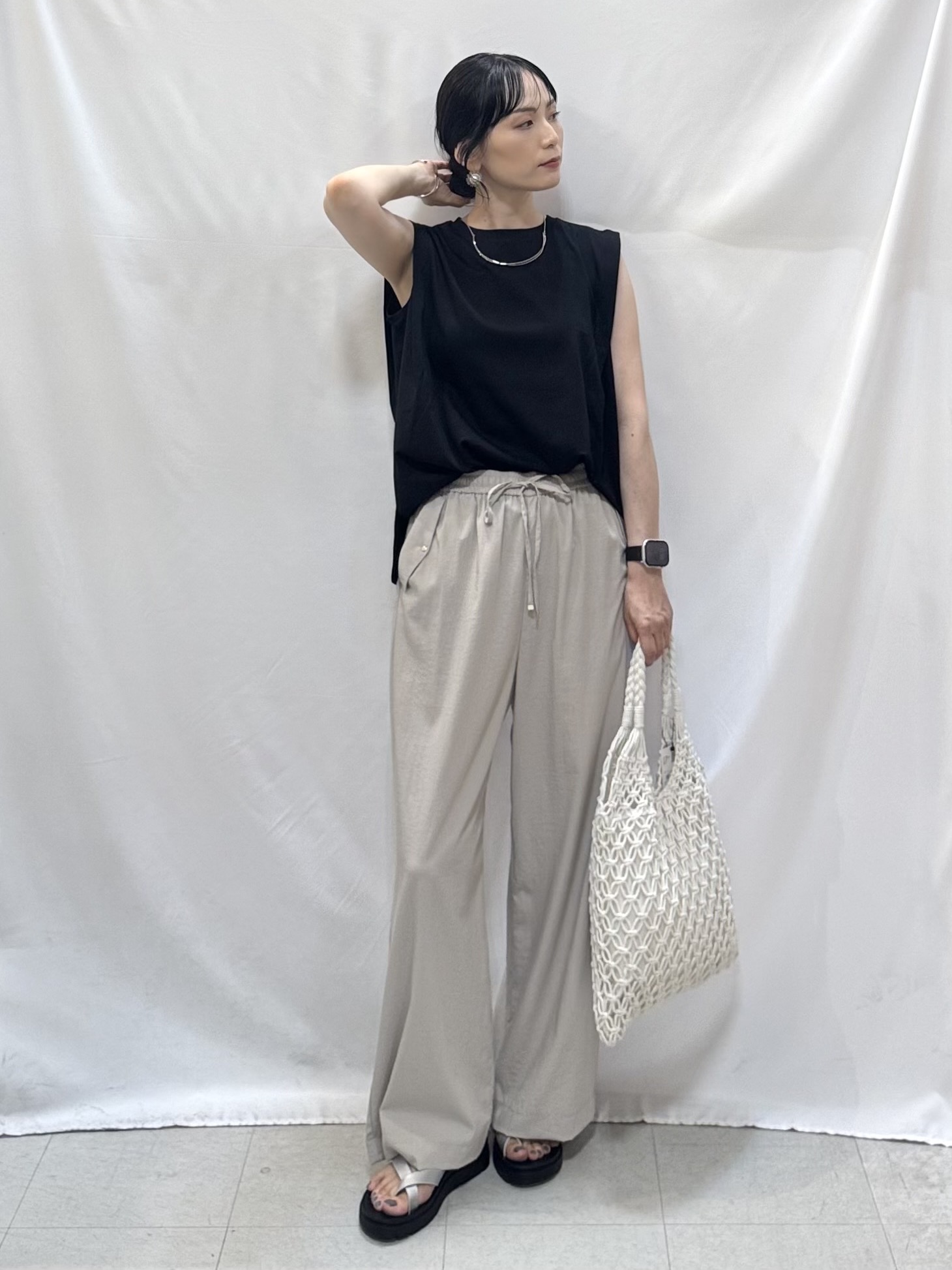 𝐇𝐢𝐫𝐨𝐦𝐢さんの「SHOO･LA･RUE｜【UVカット/接触冷感】とろみタックノースリーブトップス」を使ったコーディネート