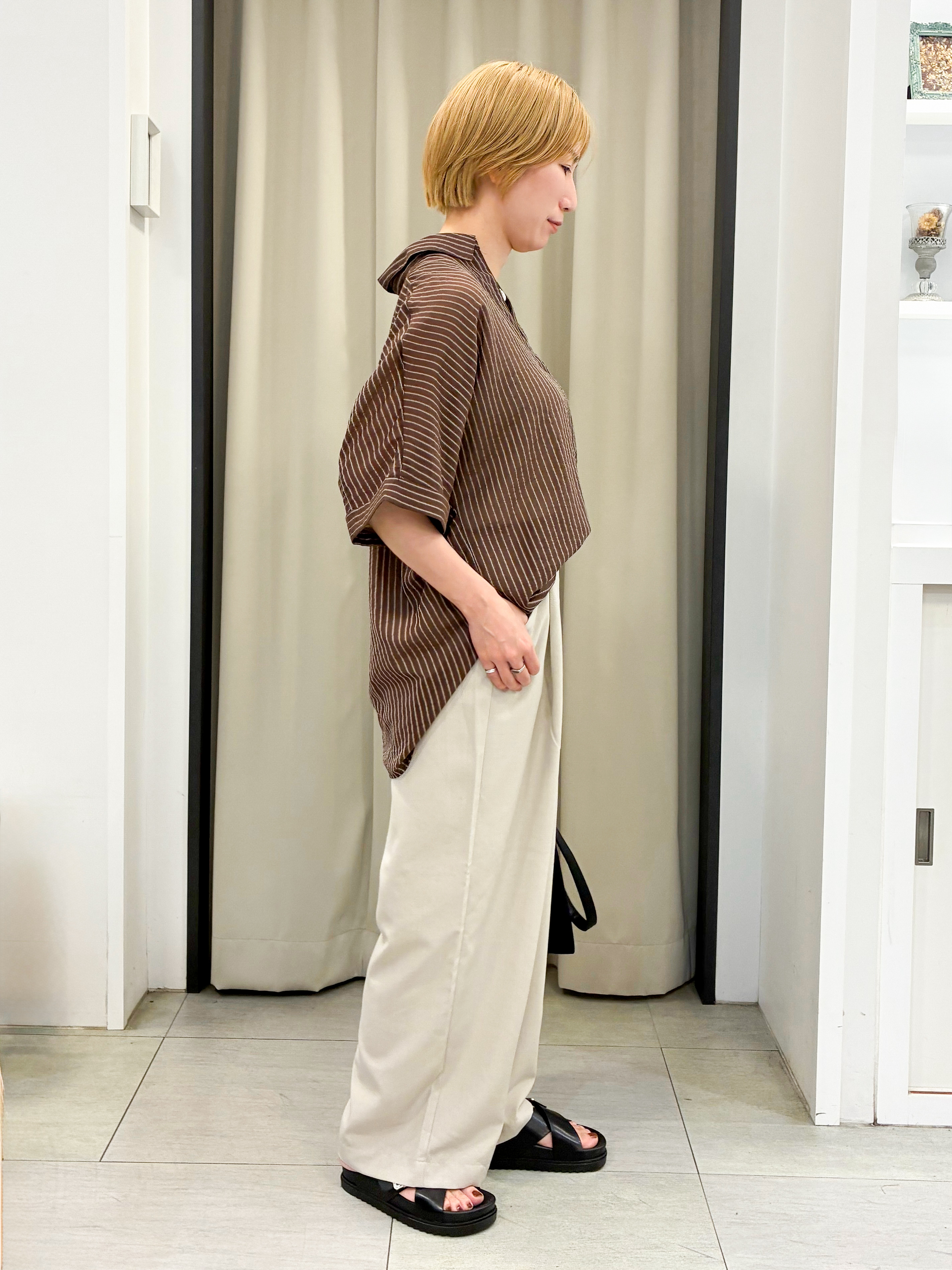 eguchiさんの「grove｜【洗濯機◎・体型カバー】ON/OFF使える、シアースキッパーシャツ」を使ったコーディネート