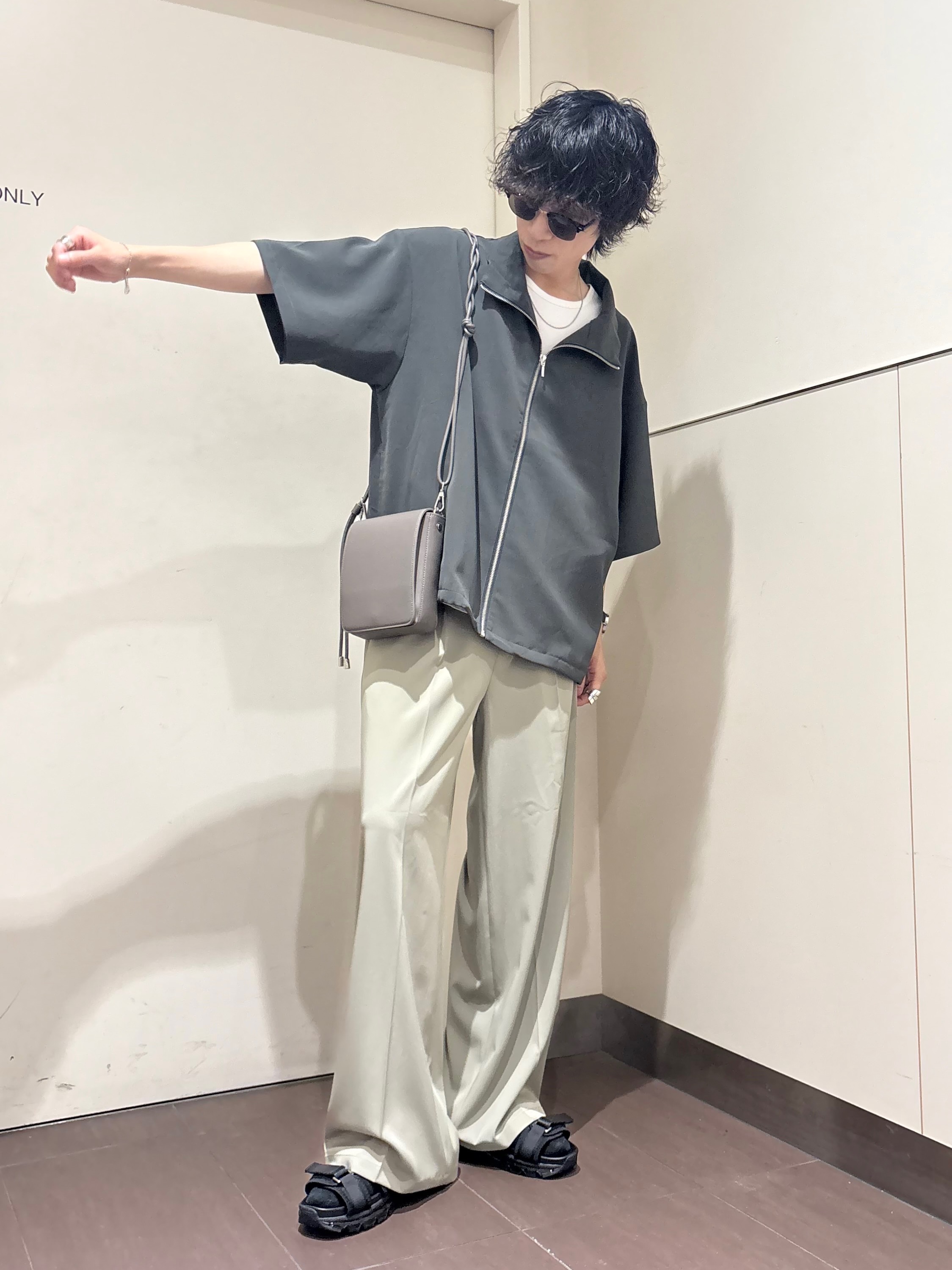ナノシーさんの「tk.TAKEO KIKUCHI｜【接触冷感／2WAY】洗えるZIPシャツアウター」を使ったコーディネート