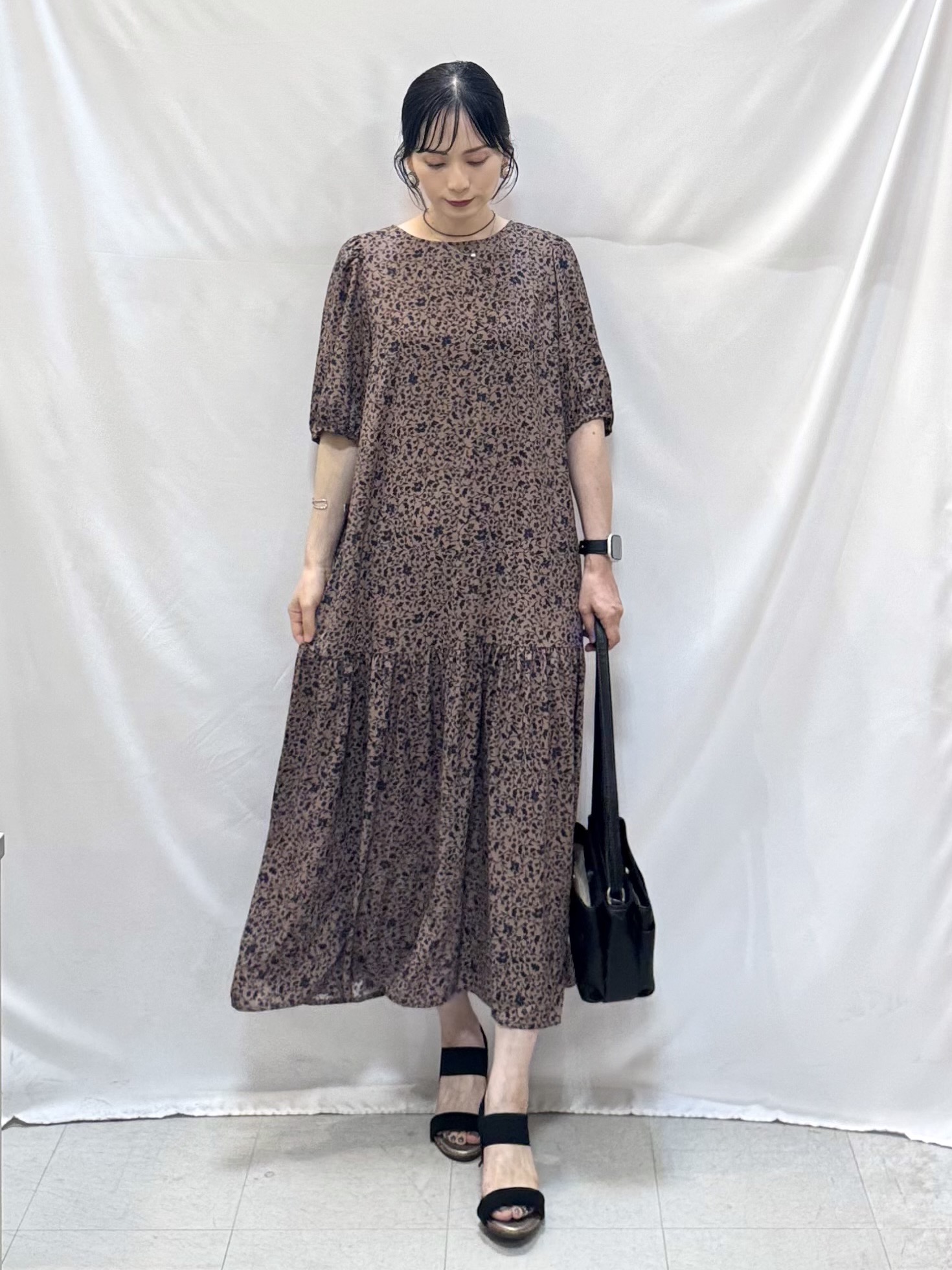 𝐇𝐢𝐫𝐨𝐦𝐢さんの「SHOO･LA･RUE｜花柄ティアードワンピース」を使ったコーディネート