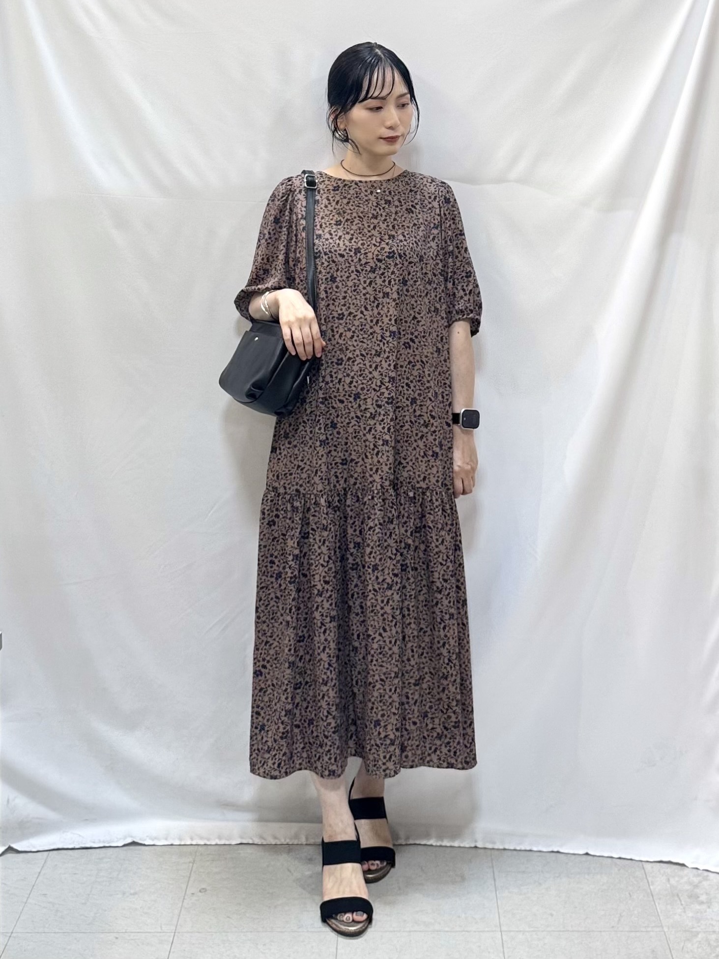 𝐇𝐢𝐫𝐨𝐦𝐢さんの「SHOO･LA･RUE｜花柄ティアードワンピース」を使ったコーディネート