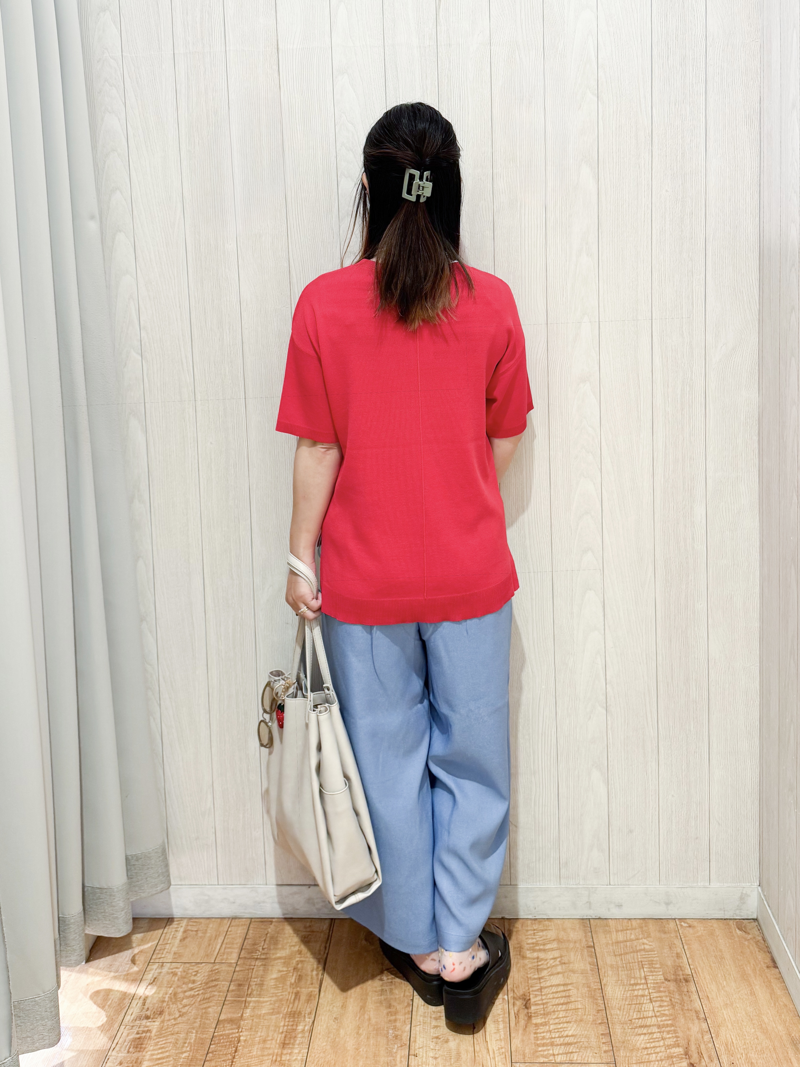 愛さんの「SHOO･LA･RUE｜【ひんやり/UV/洗濯機可/S-LL】毛玉になりにくい シャツレイヤード風 半袖ニット」を使ったコーディネート
